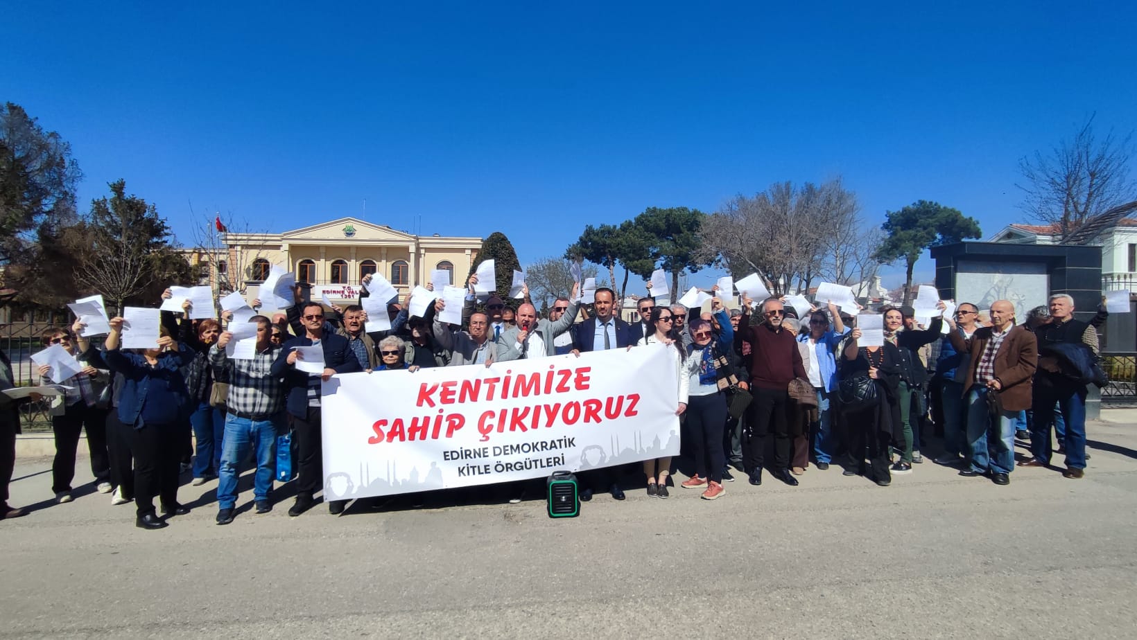 Kentliler kamu taşınmazlarının kimlere verildiğini soruyor