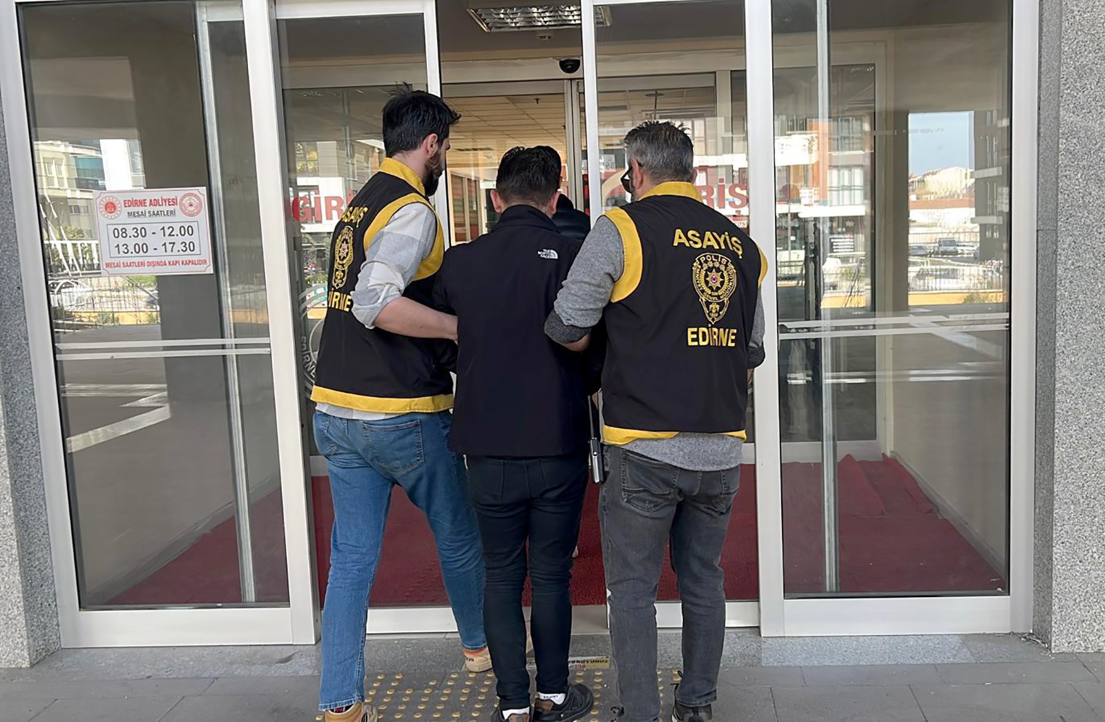 Cep telefonu hırsızı yakalandı