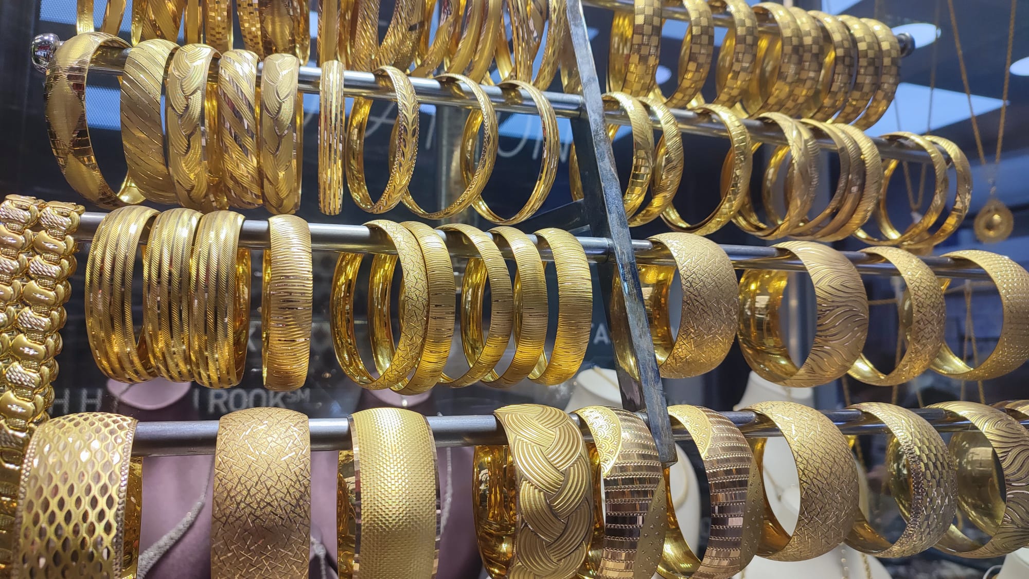 Altında alım satım durdu