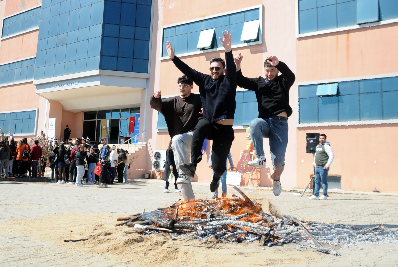 Trakya Üniversitesi’nde geleneksel ‘nevruz’ ateşi