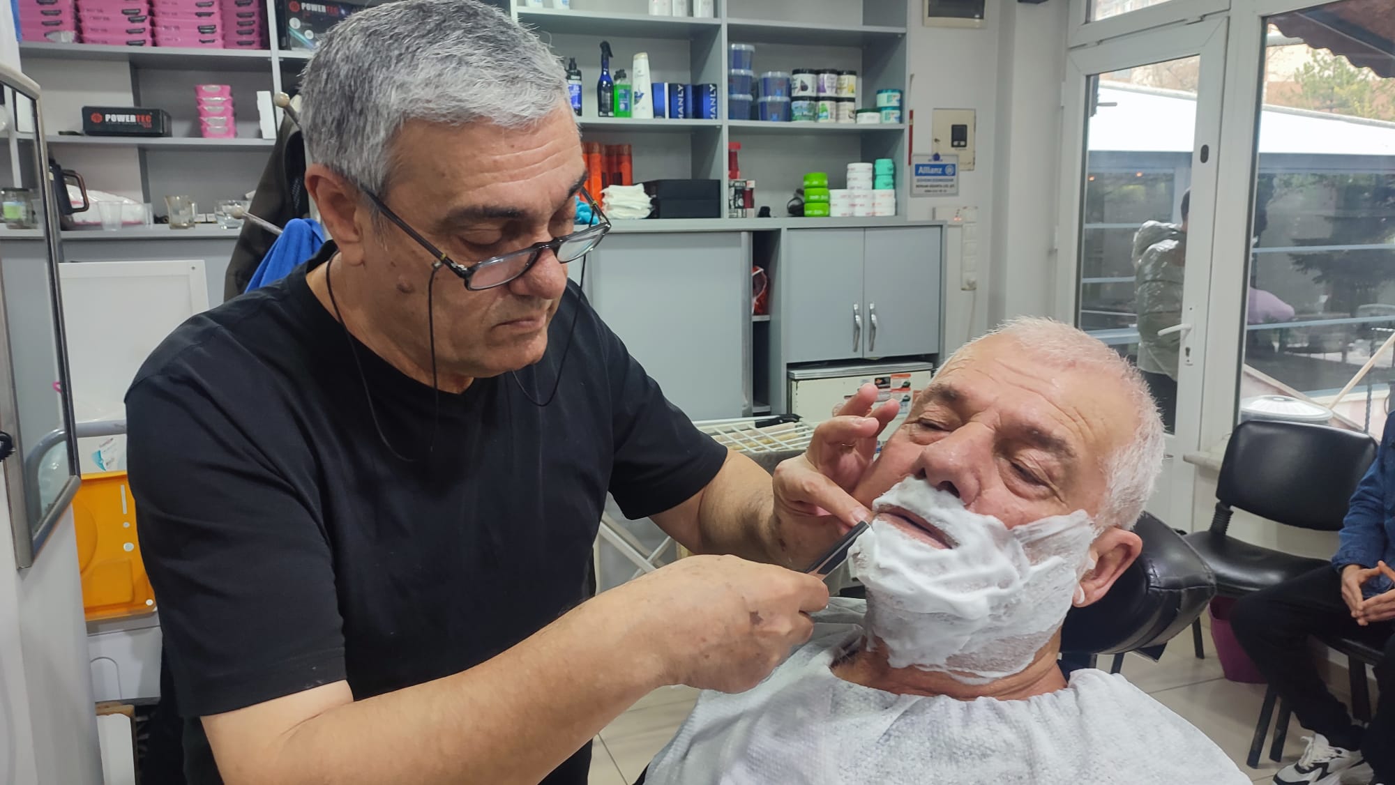 Berberlerde yoğun bayram mesaisi