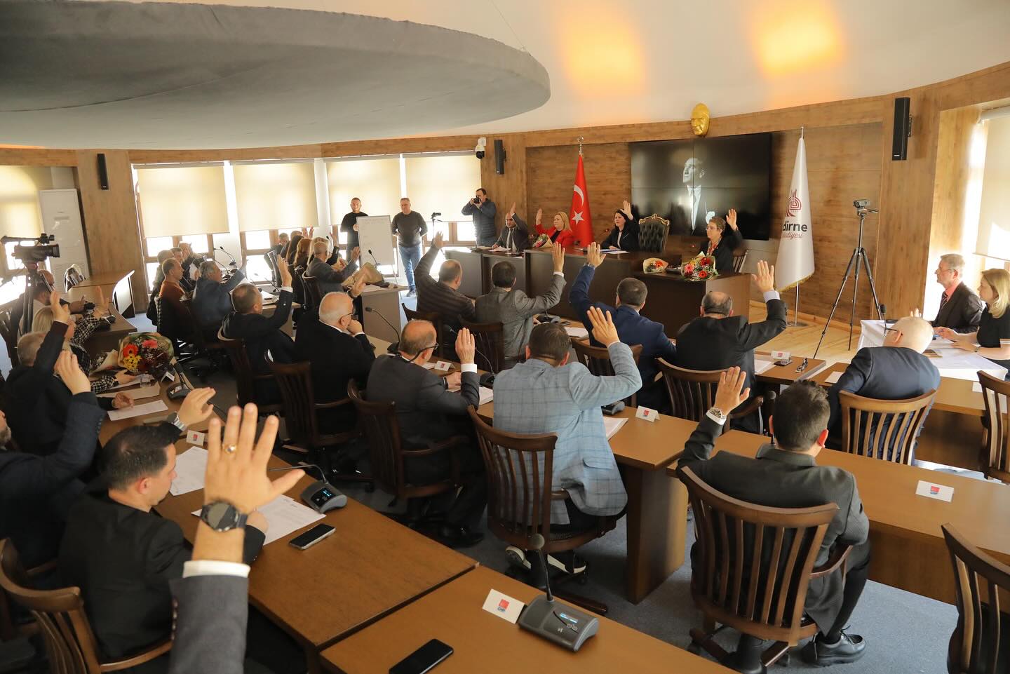 Nisan ayı meclisinde 22 madde