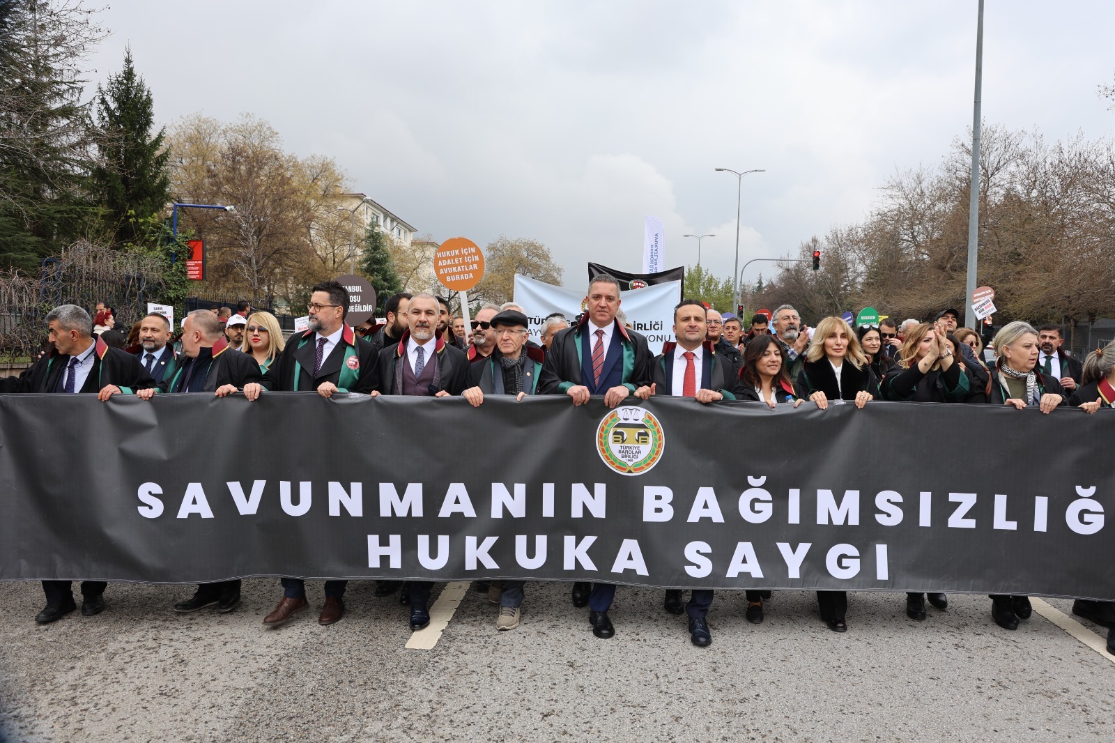 TBB’den ‘hukuka saygı’ yürüyüşü