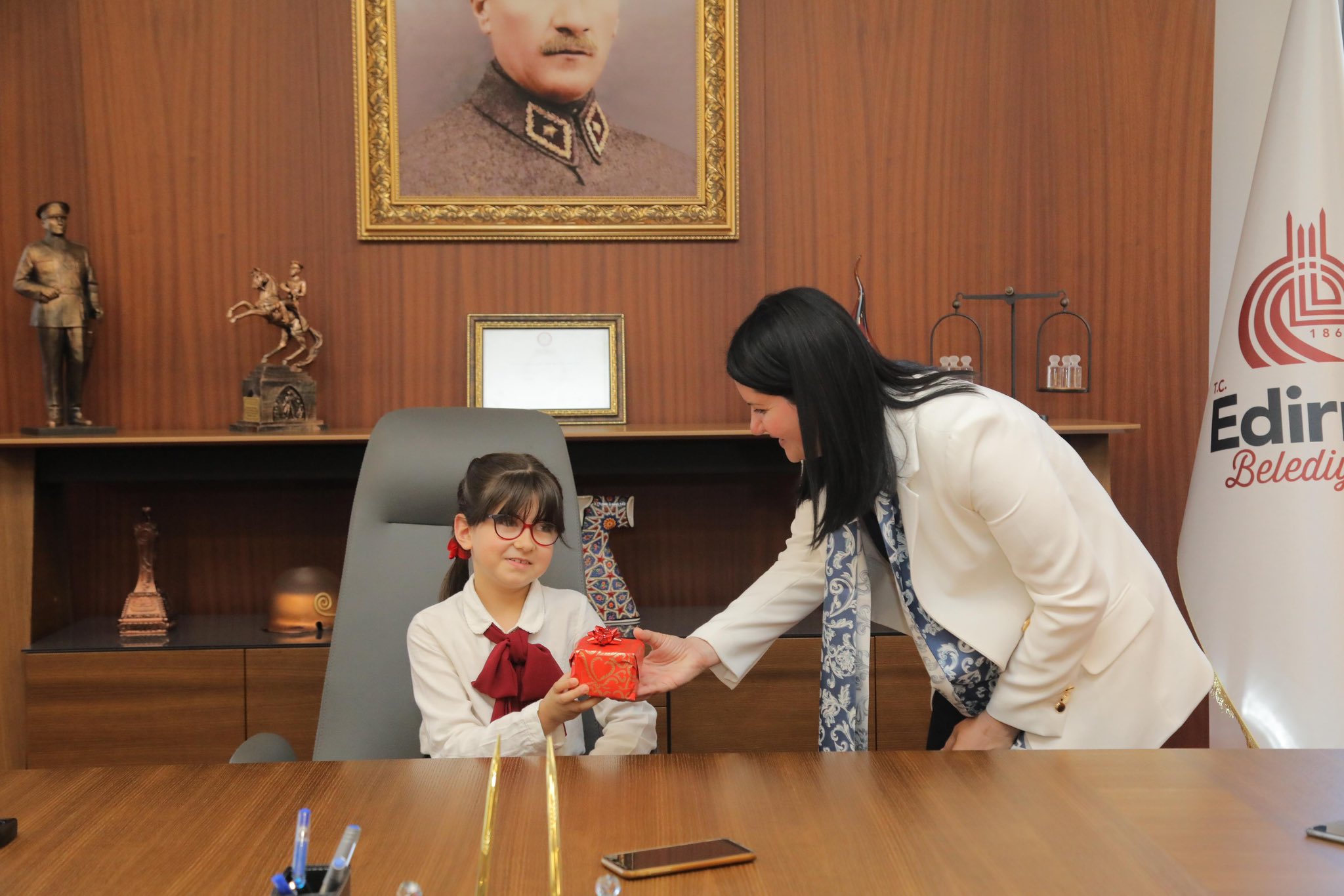 Elifsu’nun ilk talimatı çevre temizliğine