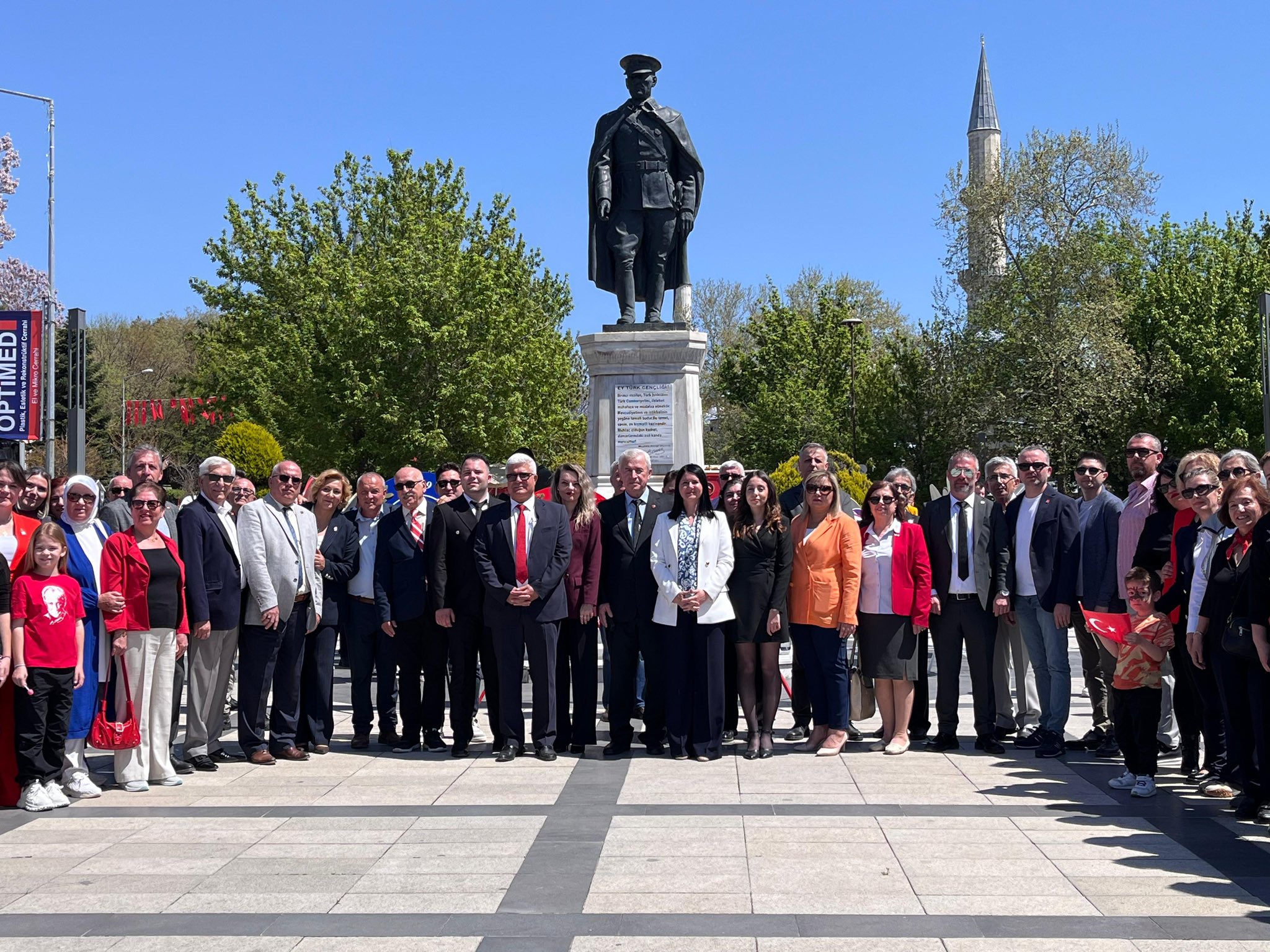 CHP’den Ata’nın huzurunda 23 Nisan töreni