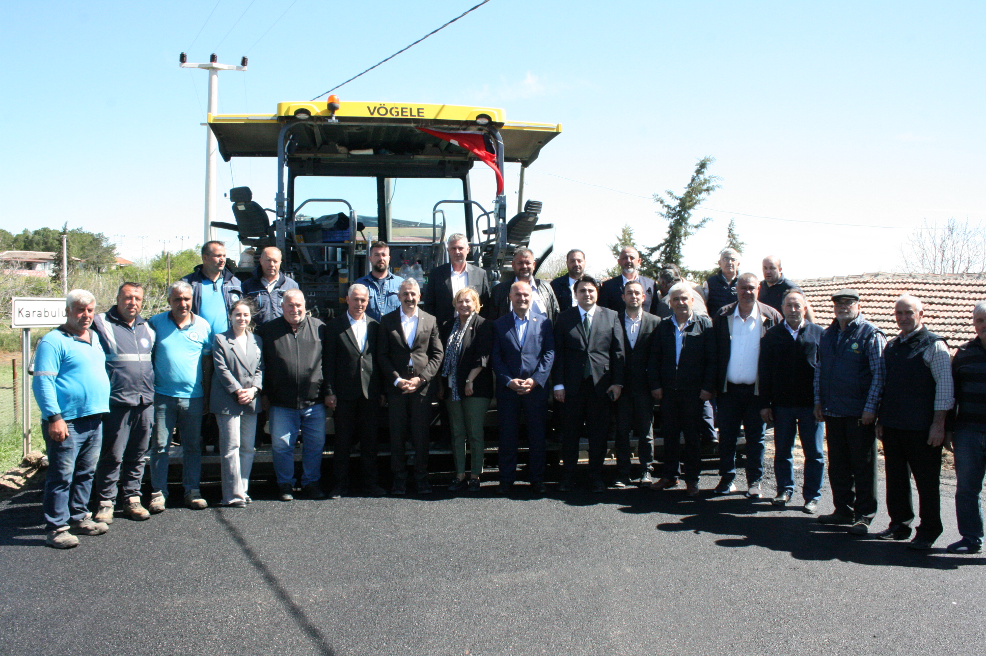 Köy yollarına yılın ilk sıcak asfaltı