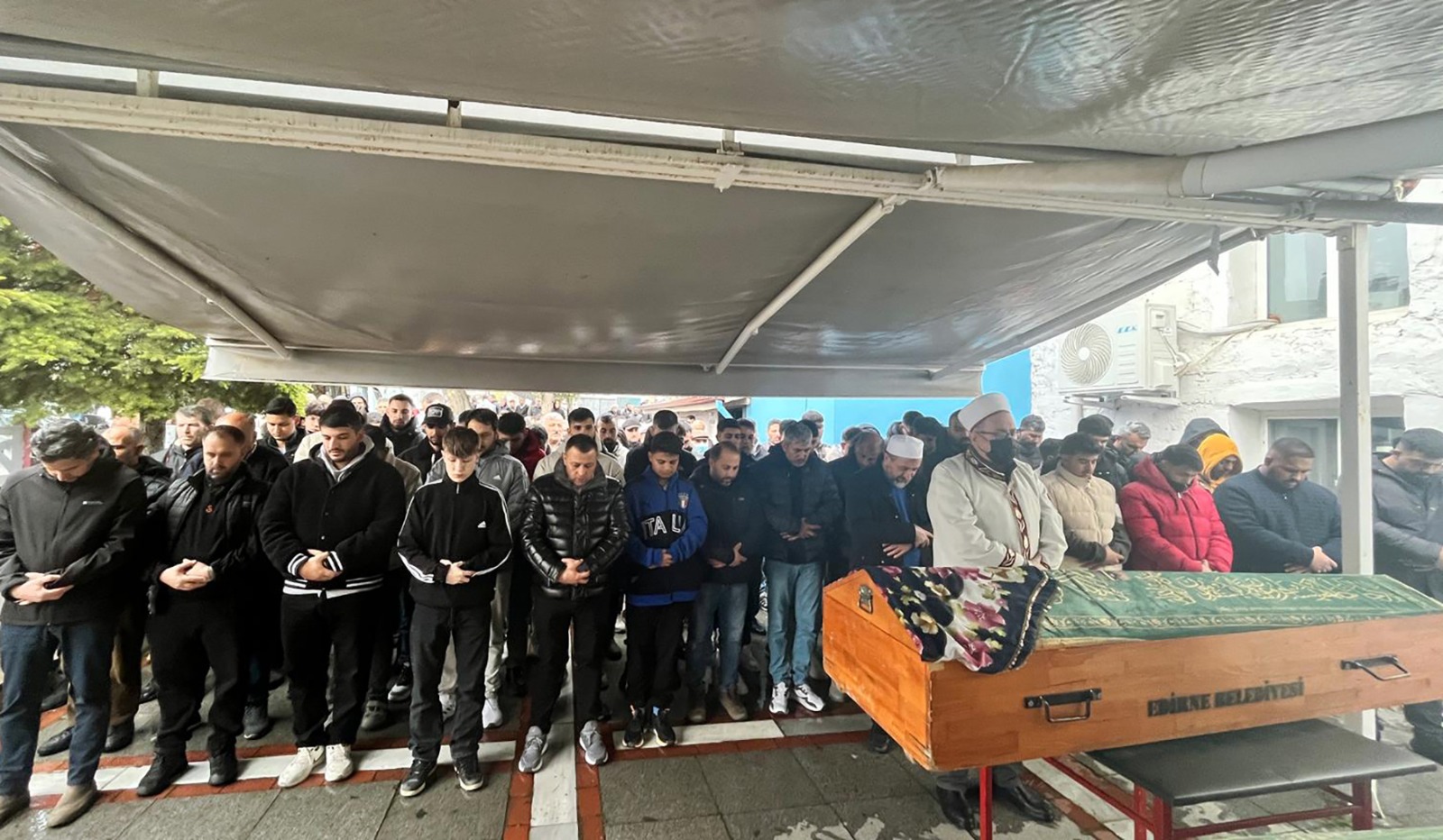 Öldürülen genç kız son yolculuğuna uğurlandı