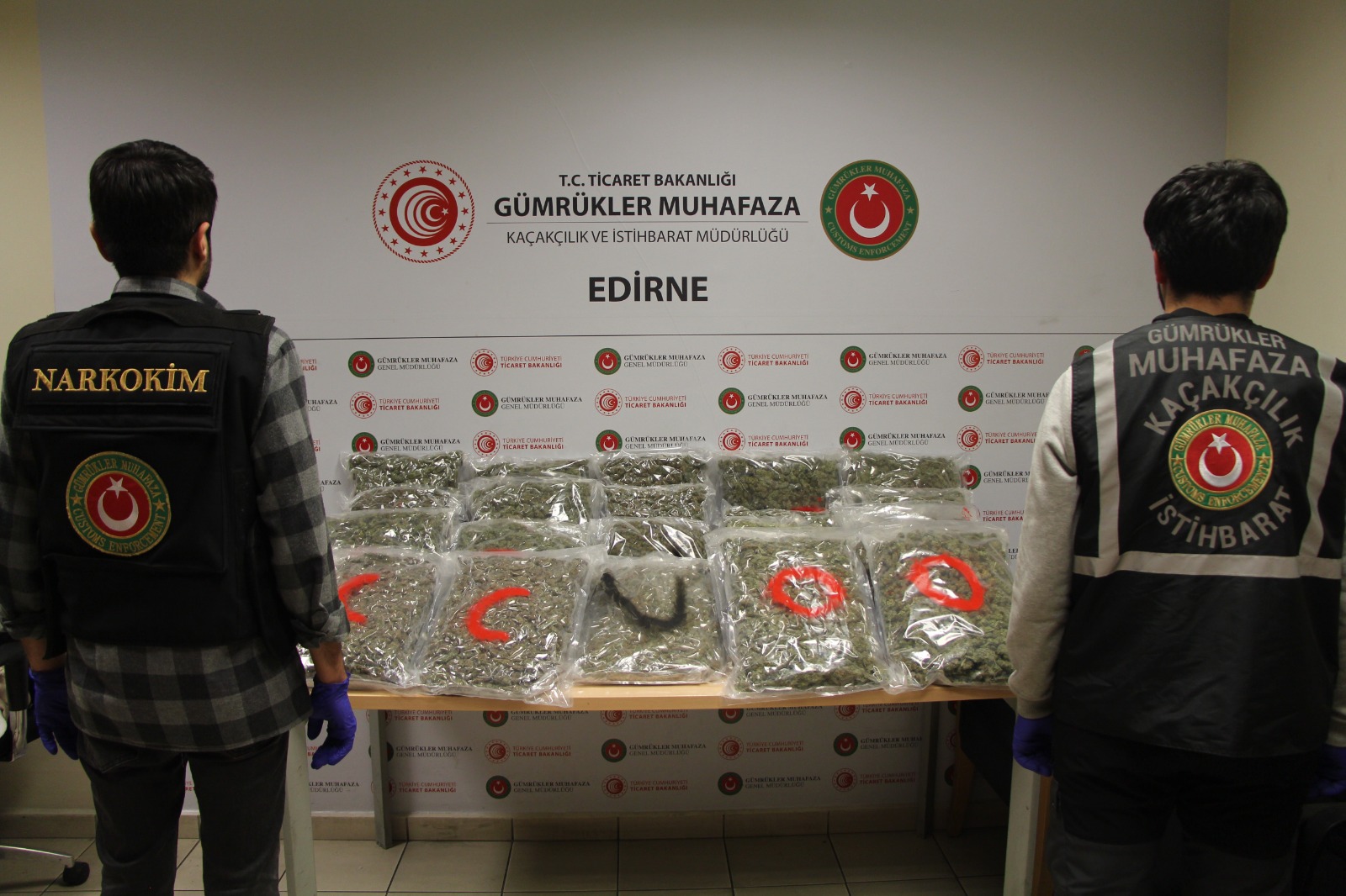 Şüpheli TIR’larda uyuşturucu avı