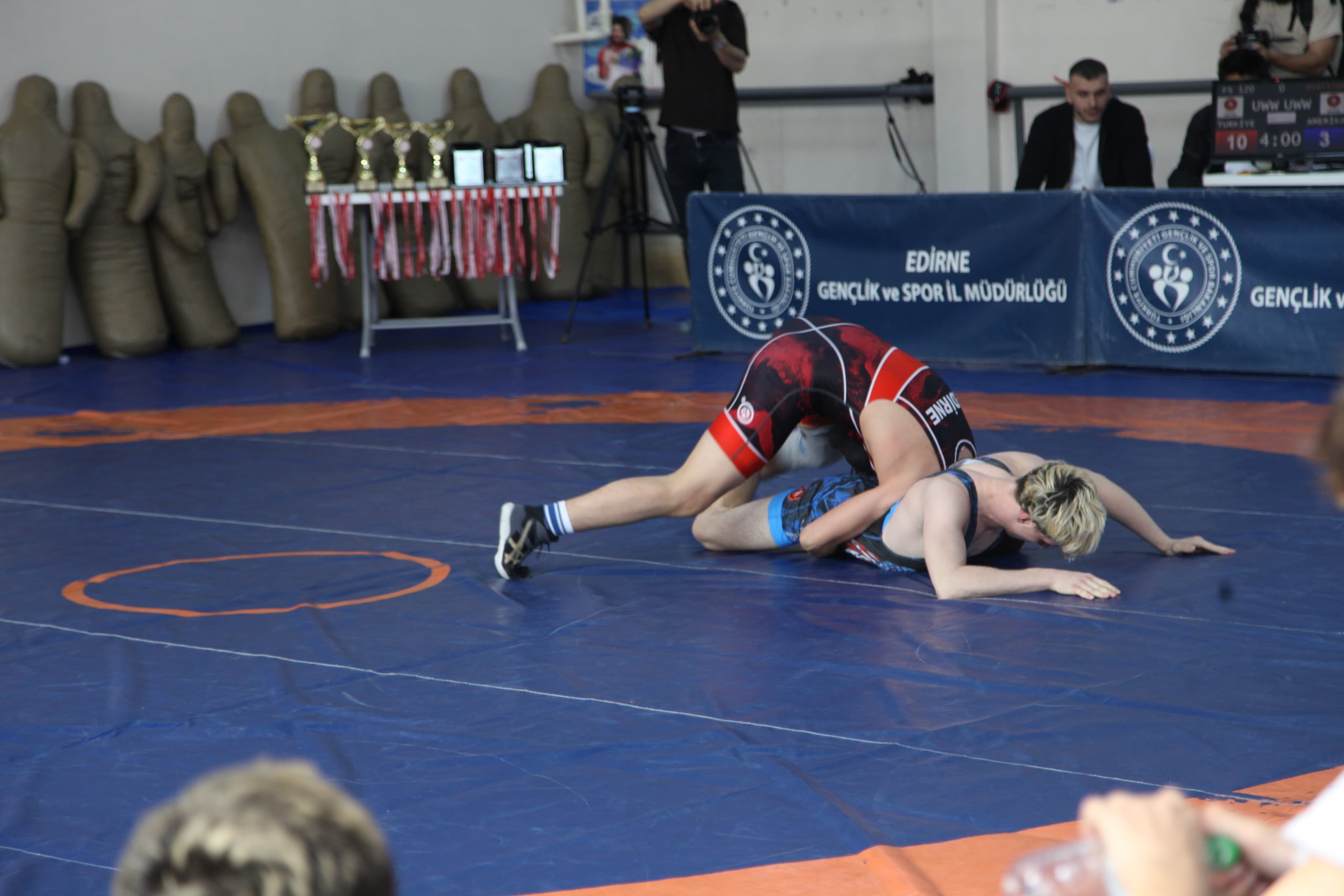 ABD’li güreşçiler Edirneli güreşçilerle karşı karşıya