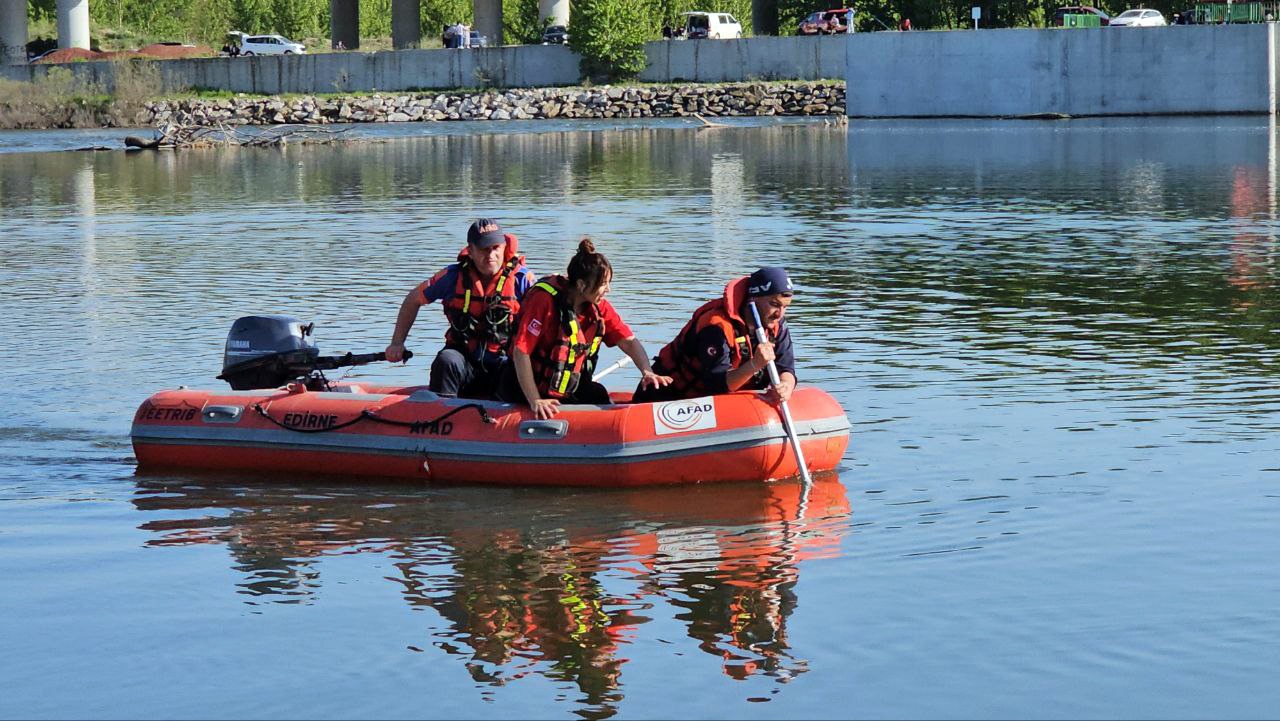 Serinlemek için Meriç Nehri'ne giren çocuk kayboldu