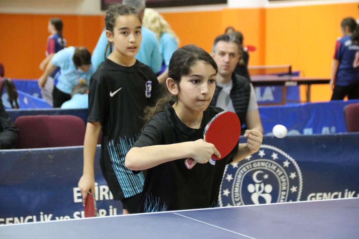 Okul sporlarında 'masa tenisi' heyecanı