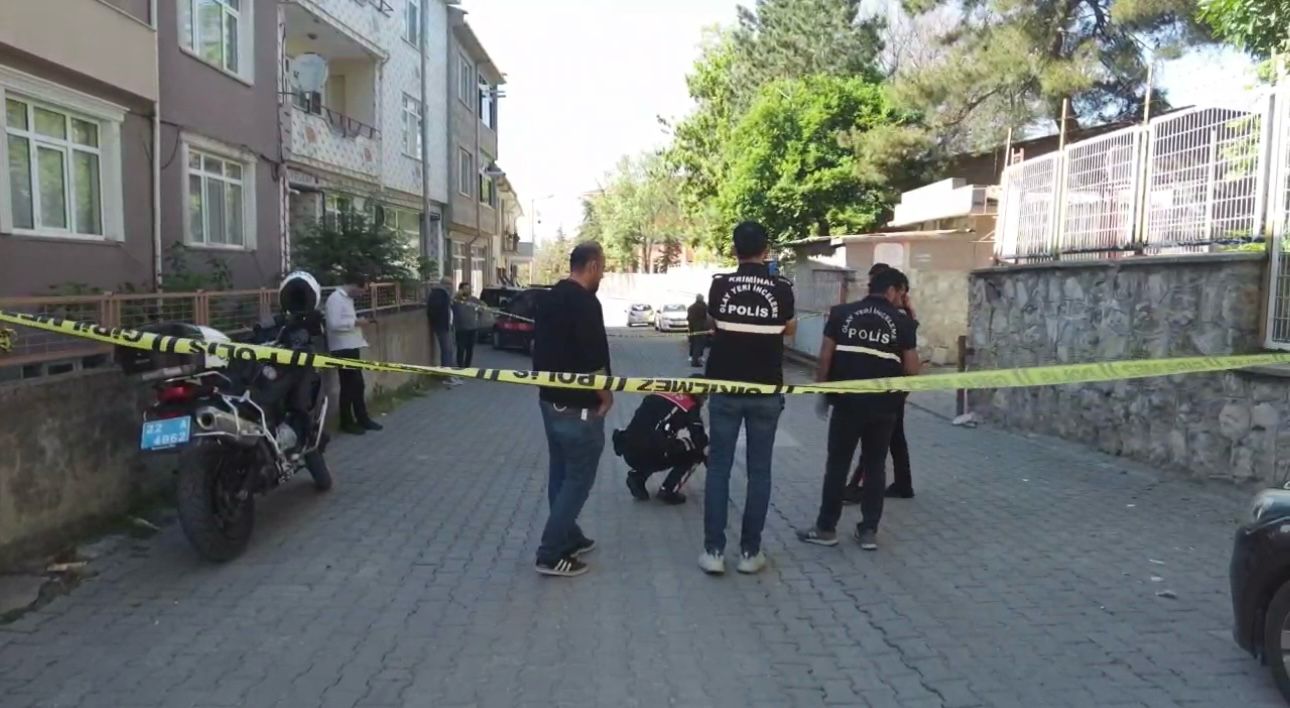 Lise önünde bıçaklı kavga!