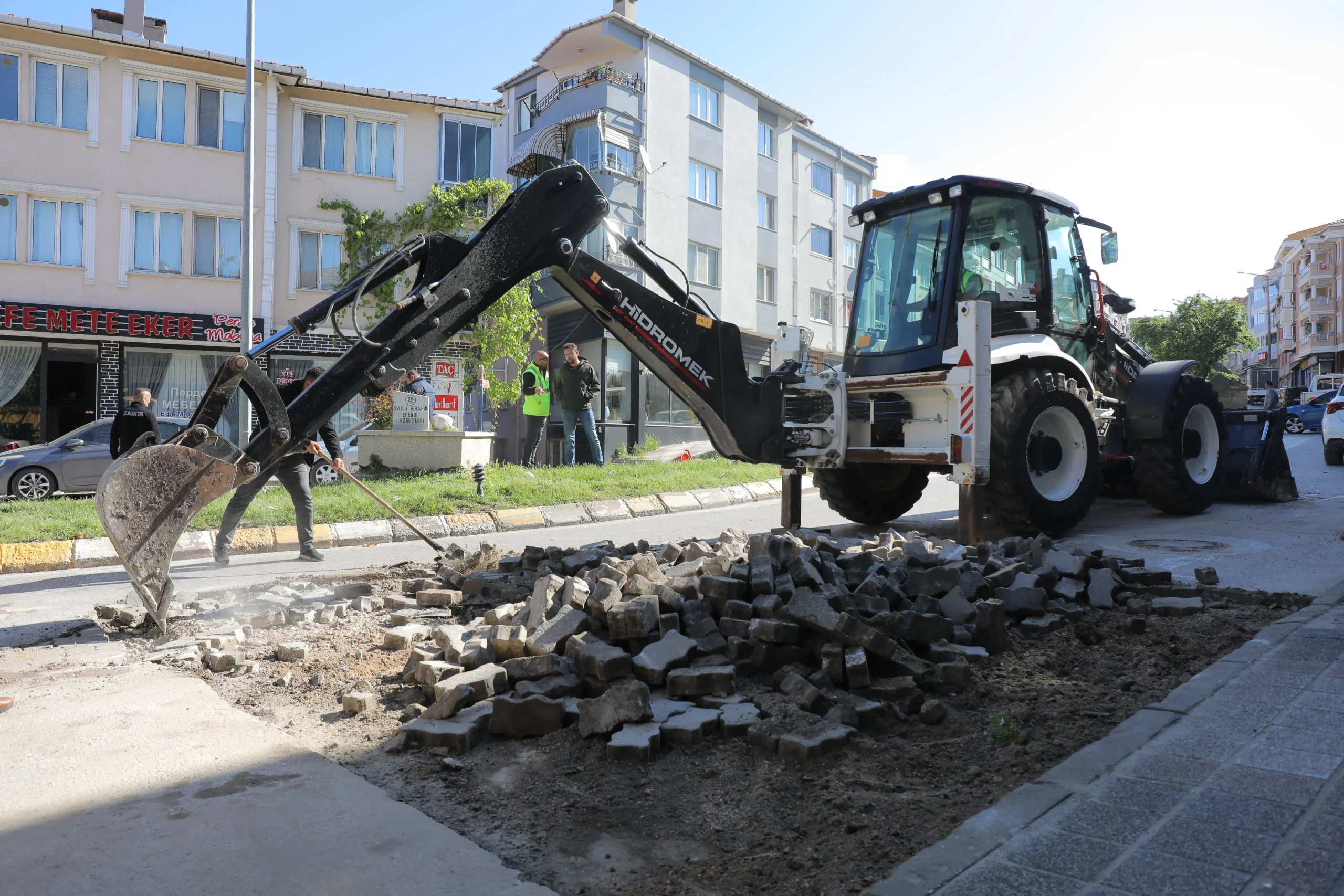 Kıyık mevkiinde asfalt çalışmaları sürüyor