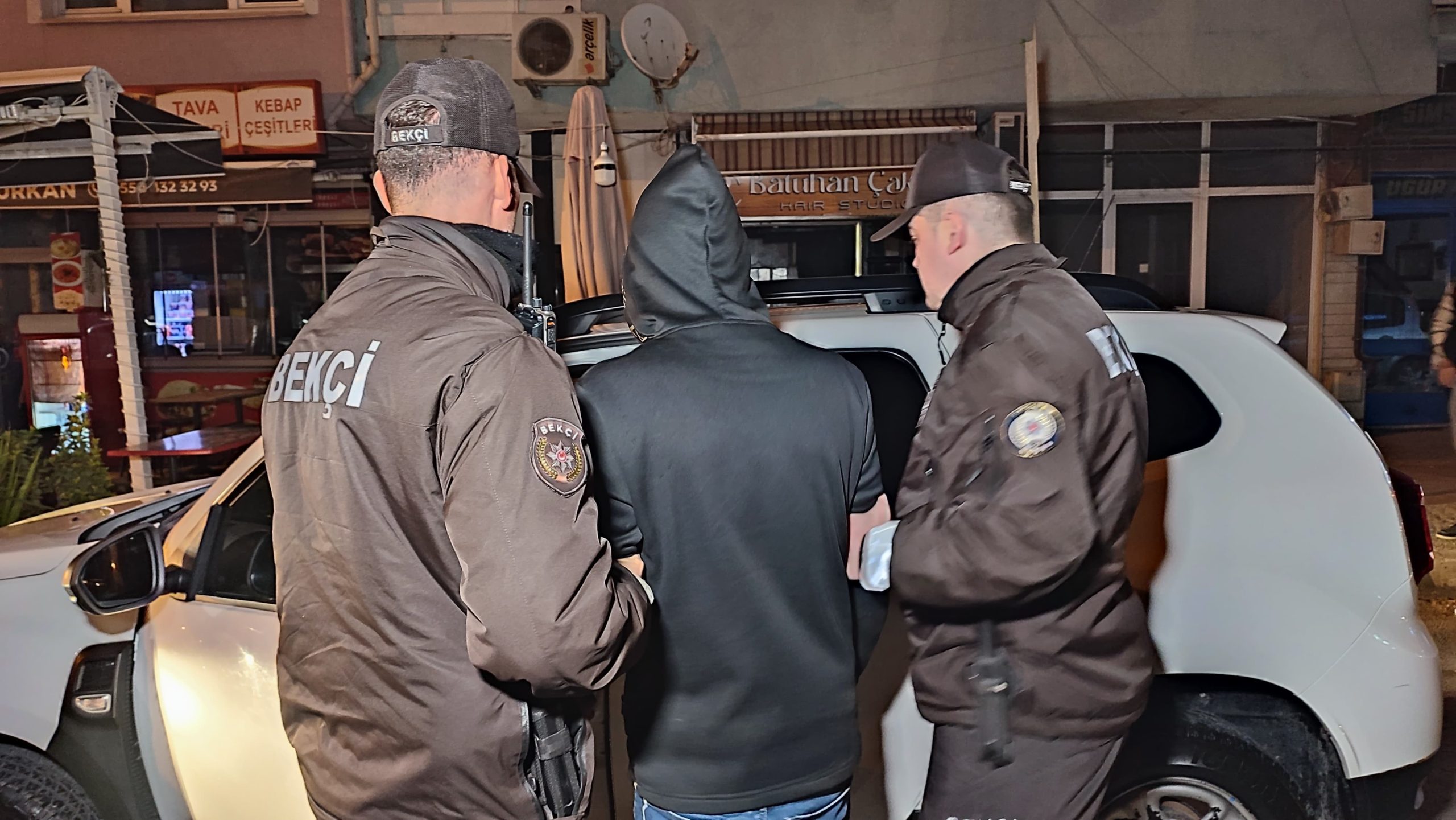 Düzensiz göçmen operasyonunda 4 yakalama