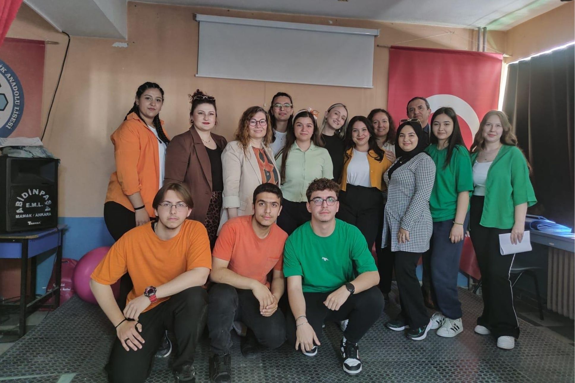 Ebeler ve öğrencilerden 'Doğuma Hazırlık' skeci