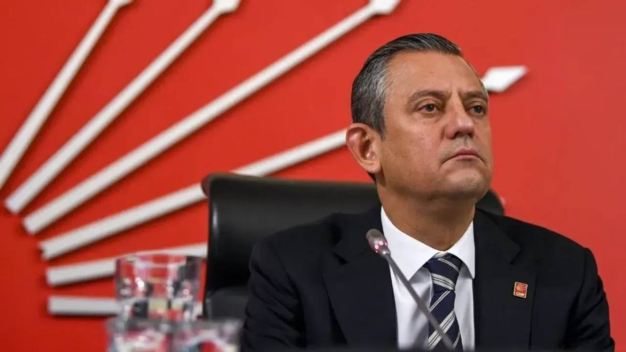 Özgür Özel, CHP Genel Başkanlığı’na yeniden seçildi