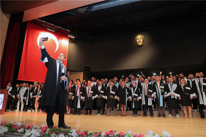 Mühendislik Fakültesi'nde mezuniyet coşkusu