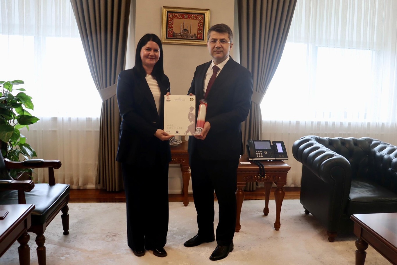 Gencan Akın'dan Kırbıyık'a kırmızı dipli mumla davet