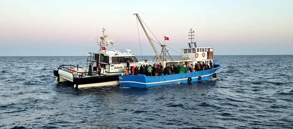 Balıkçı teknesinde 92 kaçak göçmen!