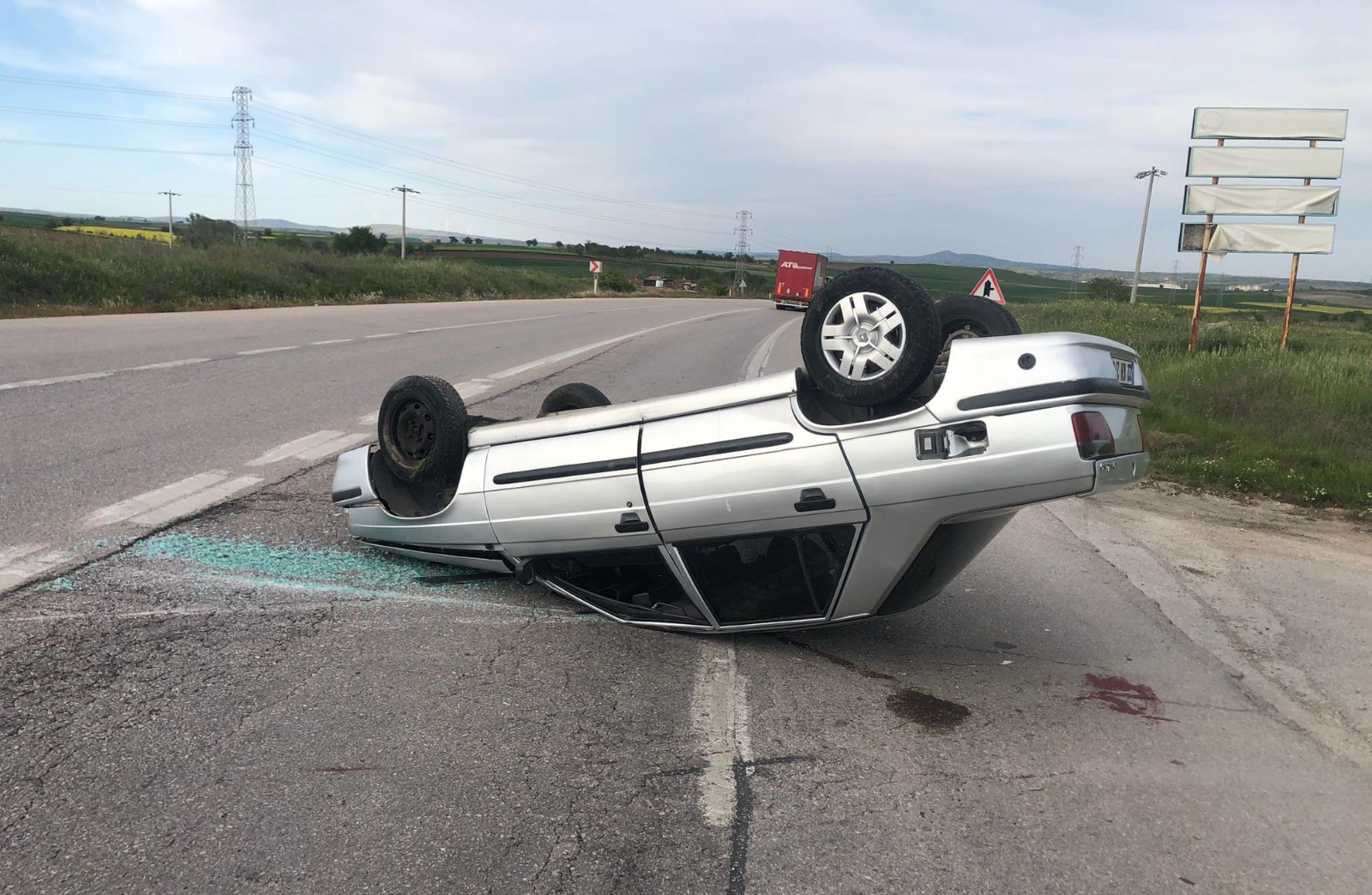 Alkollü sürücü aracıyla takla attı