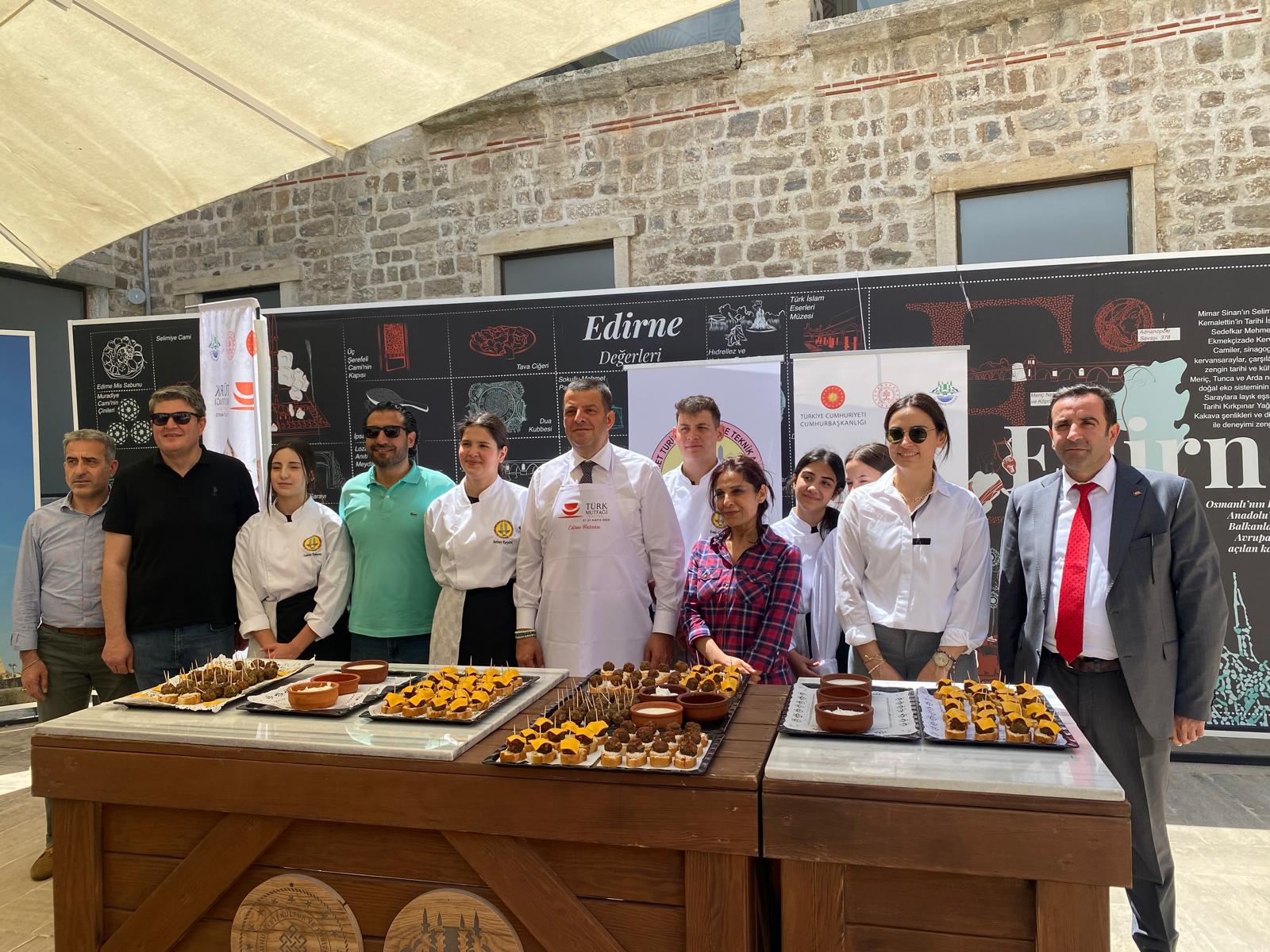 Soğanlı köfte tadıma sunuldu