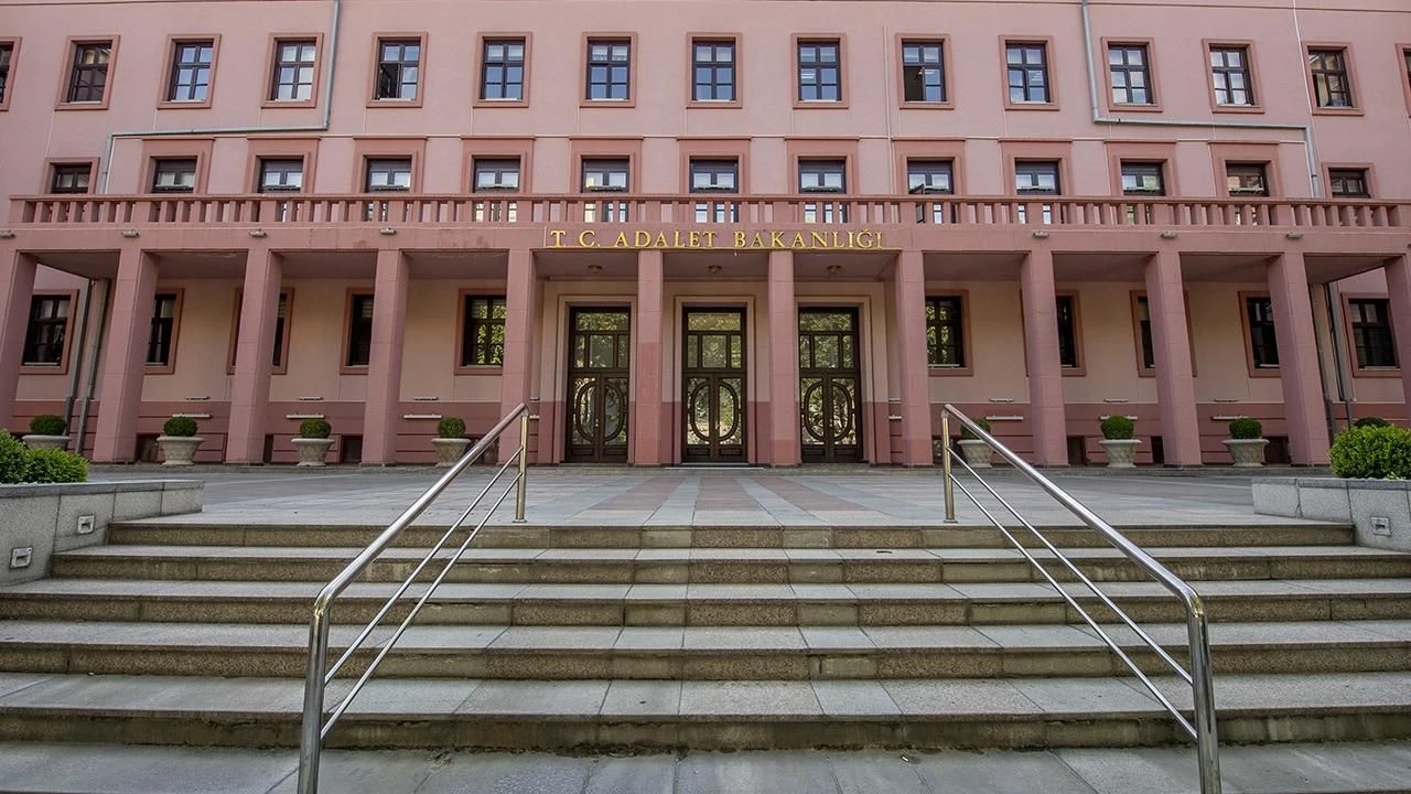 Adalet Bakanlığı alımlarında 35 yaş sınırı kaldırıldı