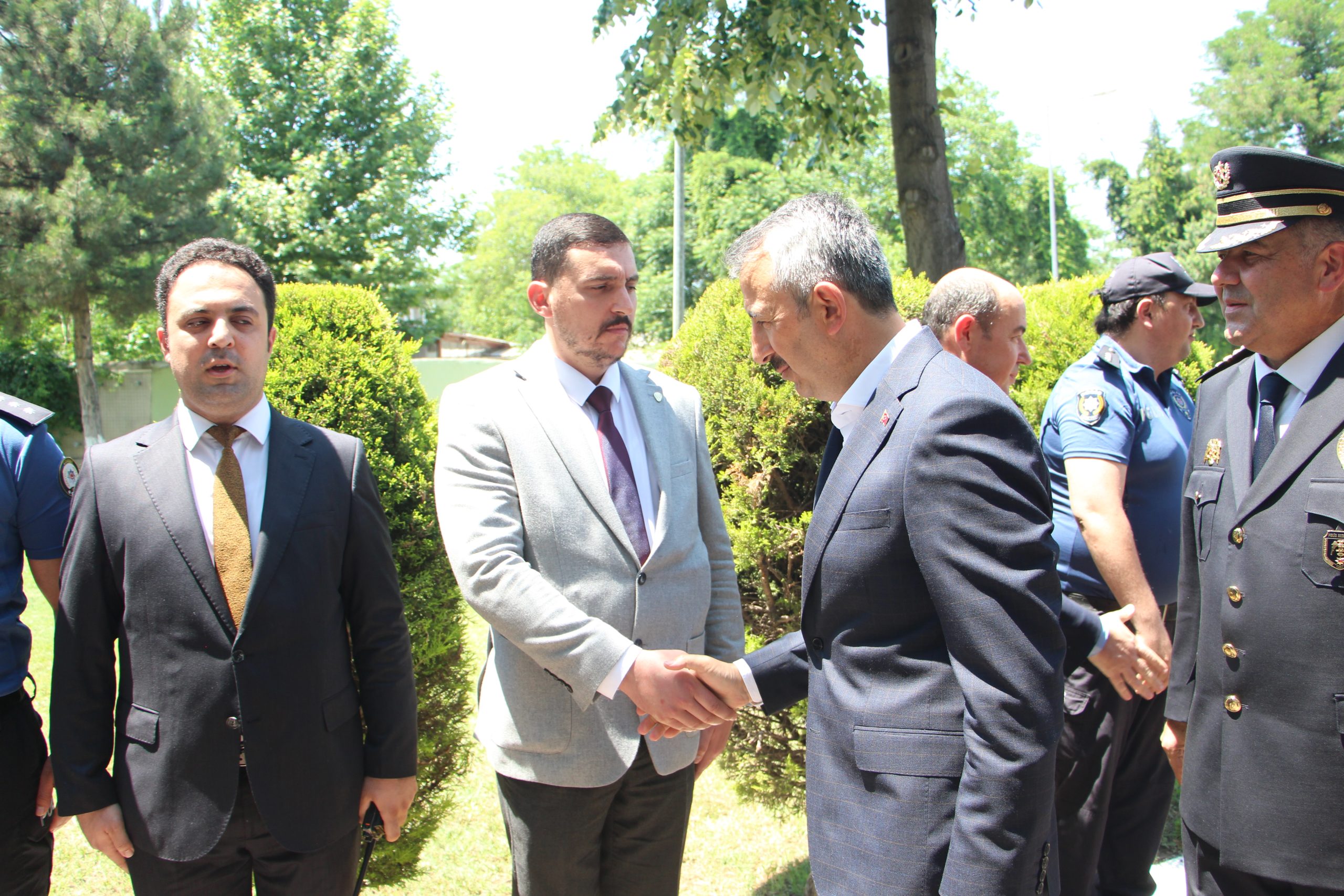 Vali Sezer kamu personeliyle bayramlaştı