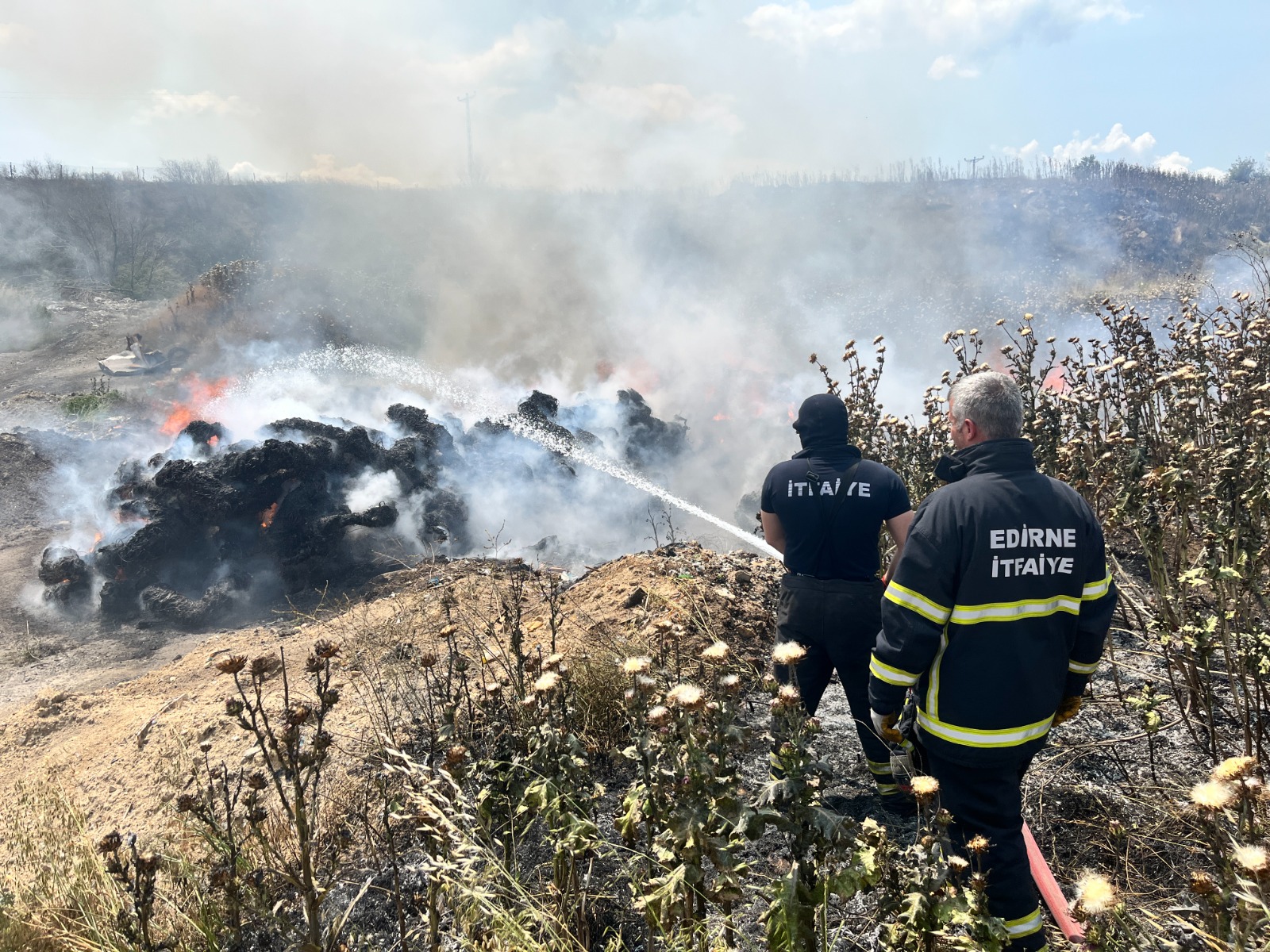 Terk edilmiş atık sahasında yangın paniği