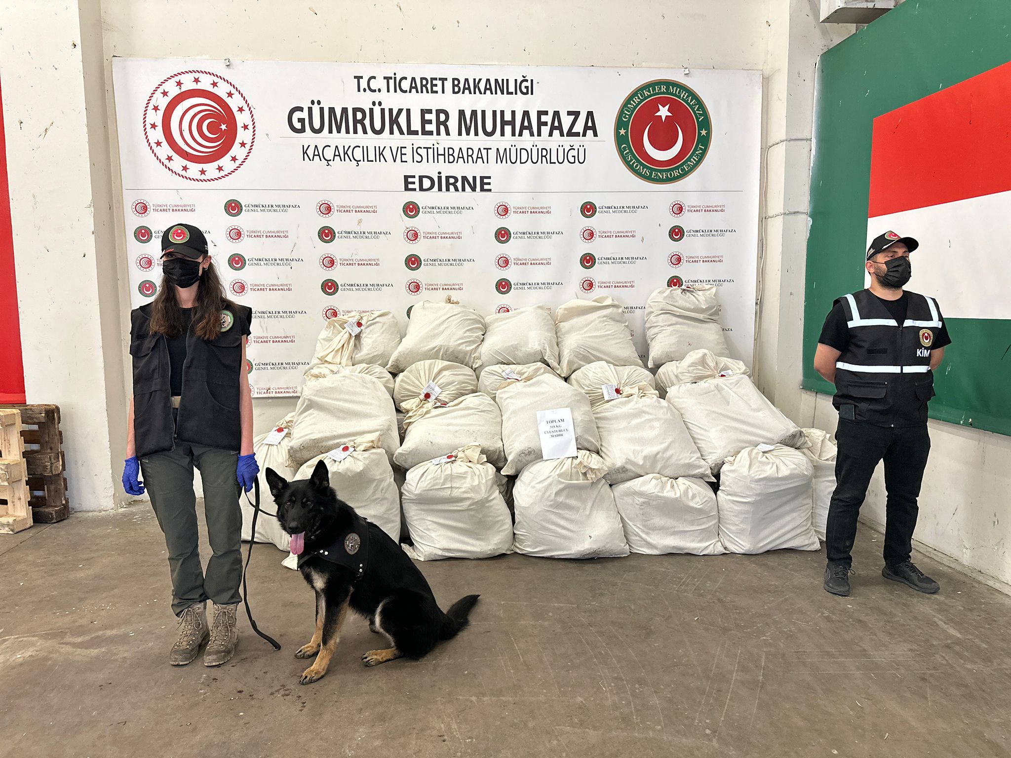 Uyuşturucu paketlerinin içinden takip cihazı çıktı!