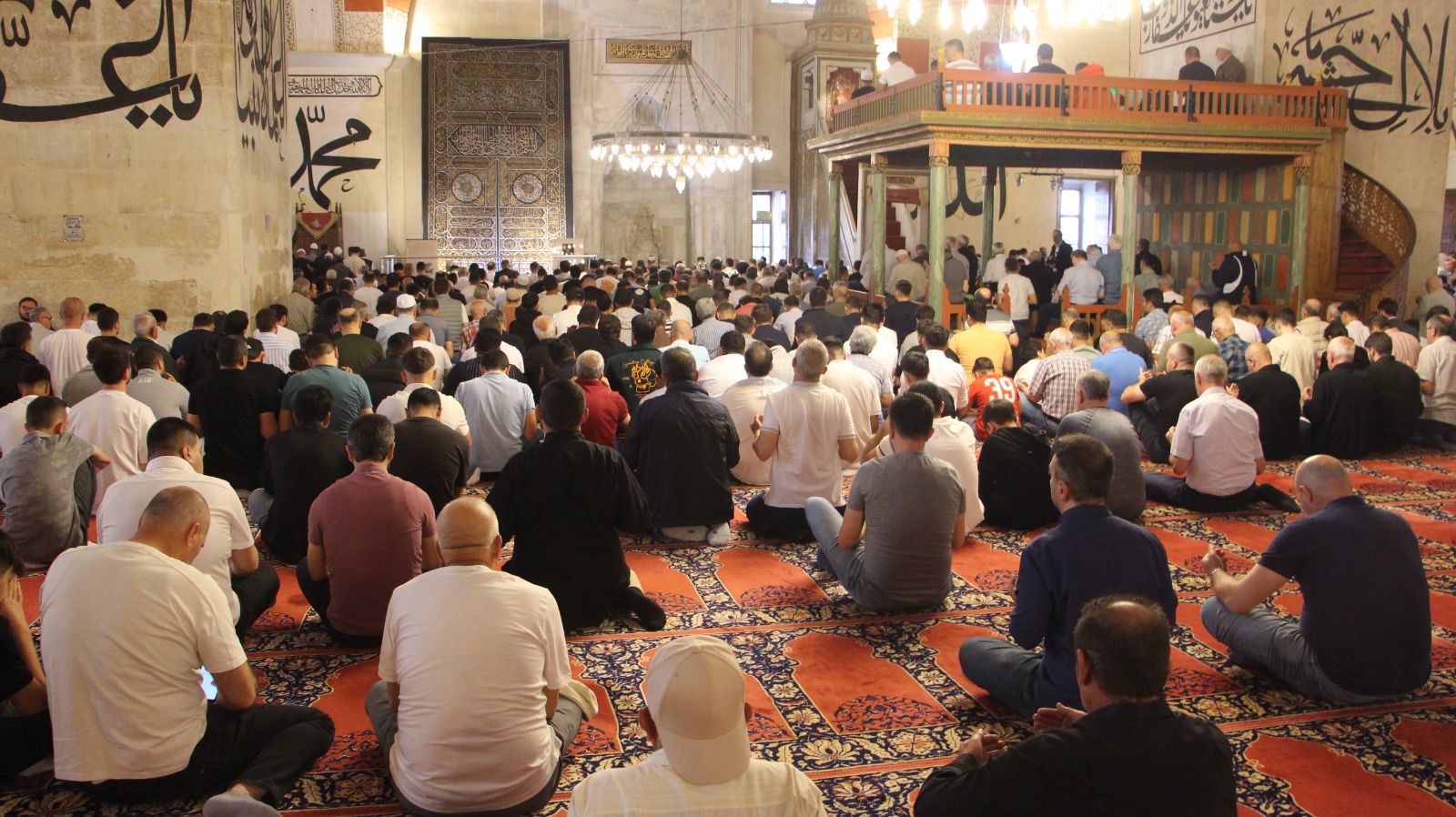 Eski Cami'ye bayram namazı akını