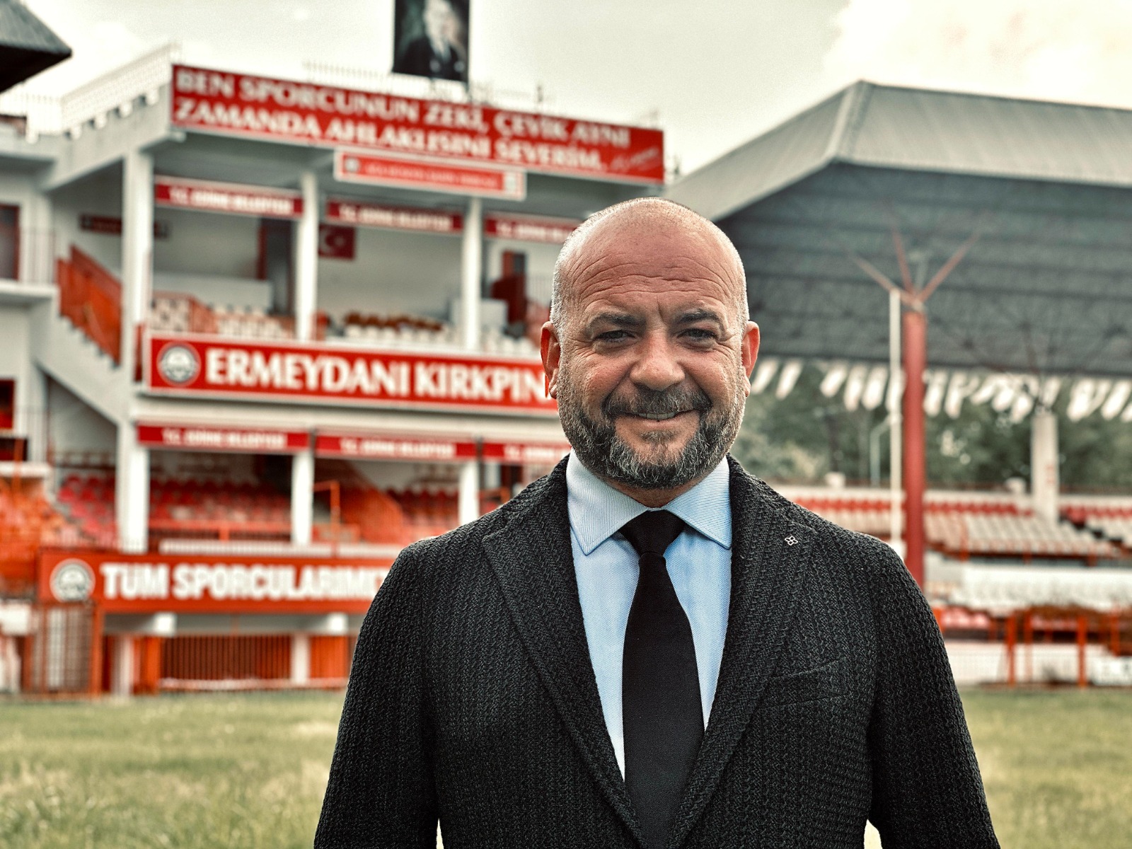 Ağa Özünlü’den ‘kıyafet’ eleştirilerine yanıt