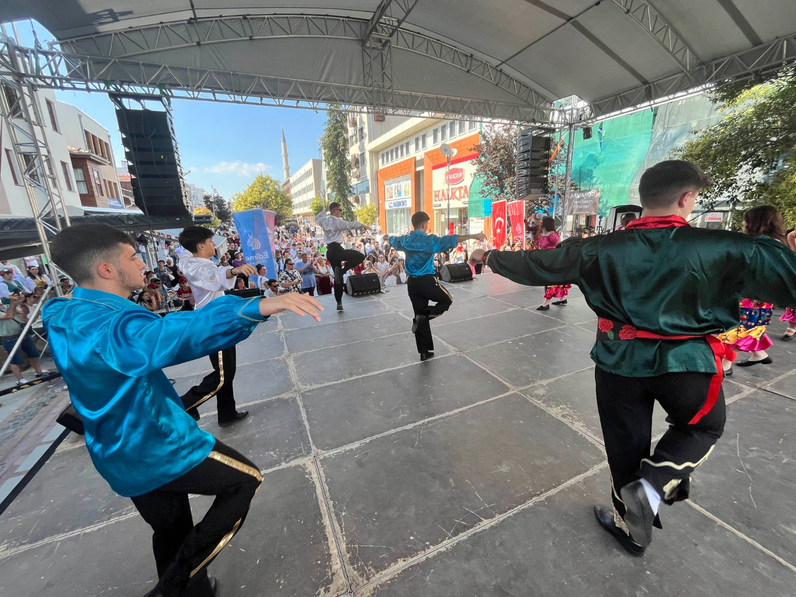 Edirne'de Balkan halk oyunları coşkusu