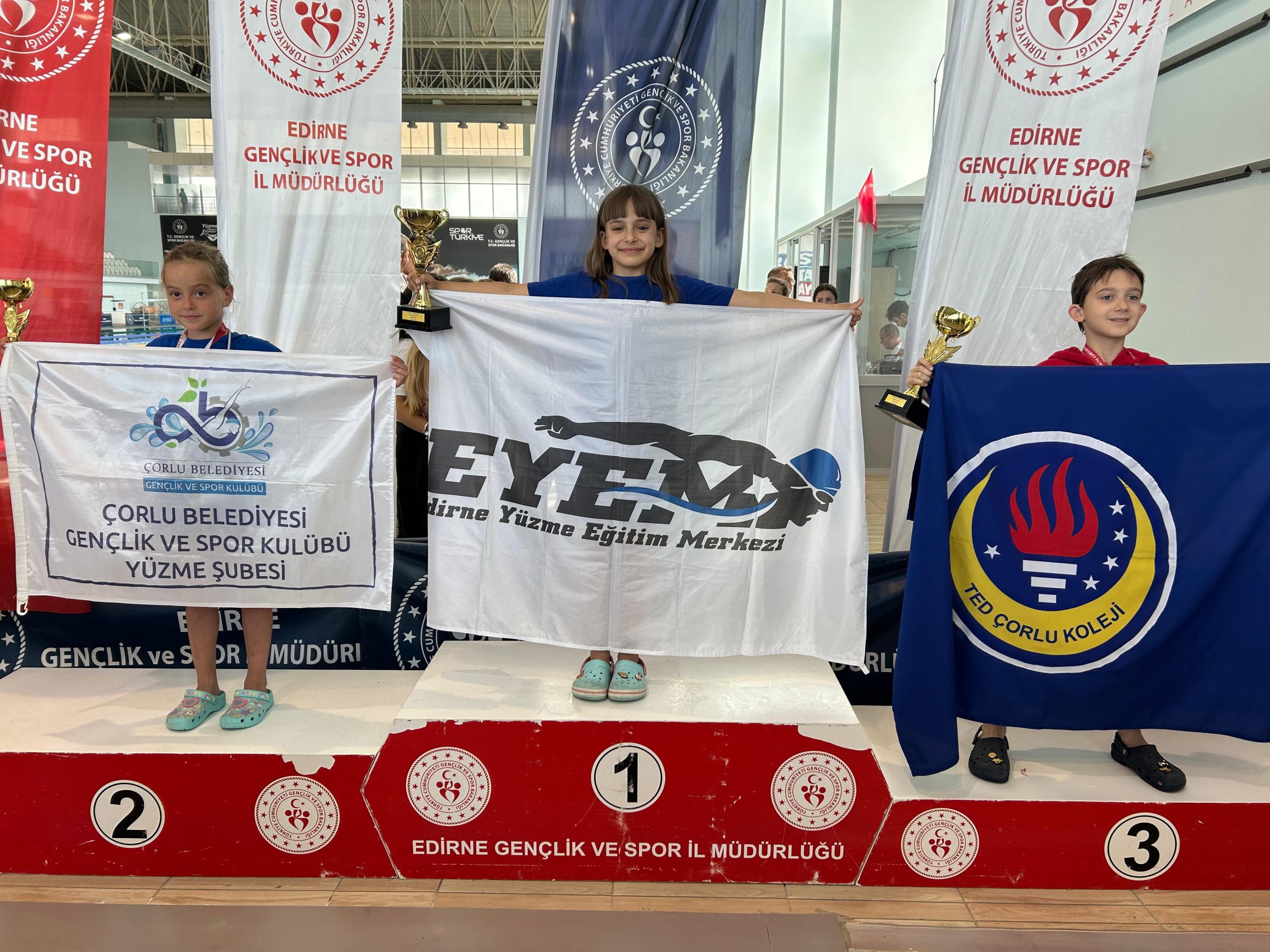 Havuzun er meydanında zafer EYEM'in