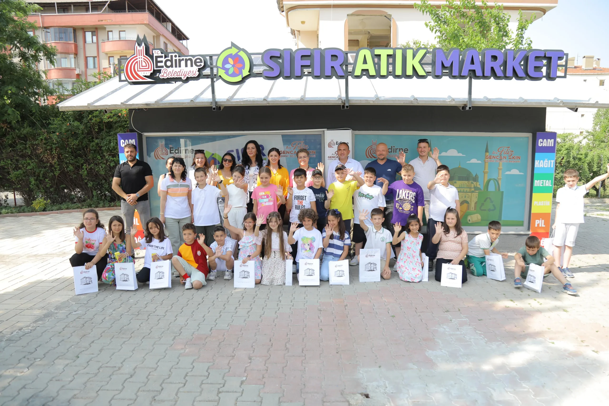 Sıfır Atık Market 4 saatte 150 kilo atık topladı
