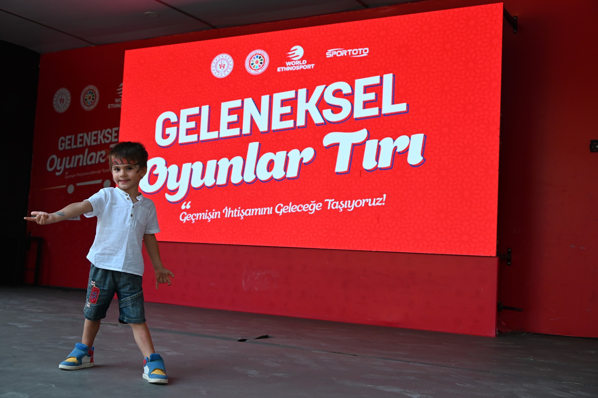 Geleneksel Oyunlar TIR'ı ile eğlenceli anlar