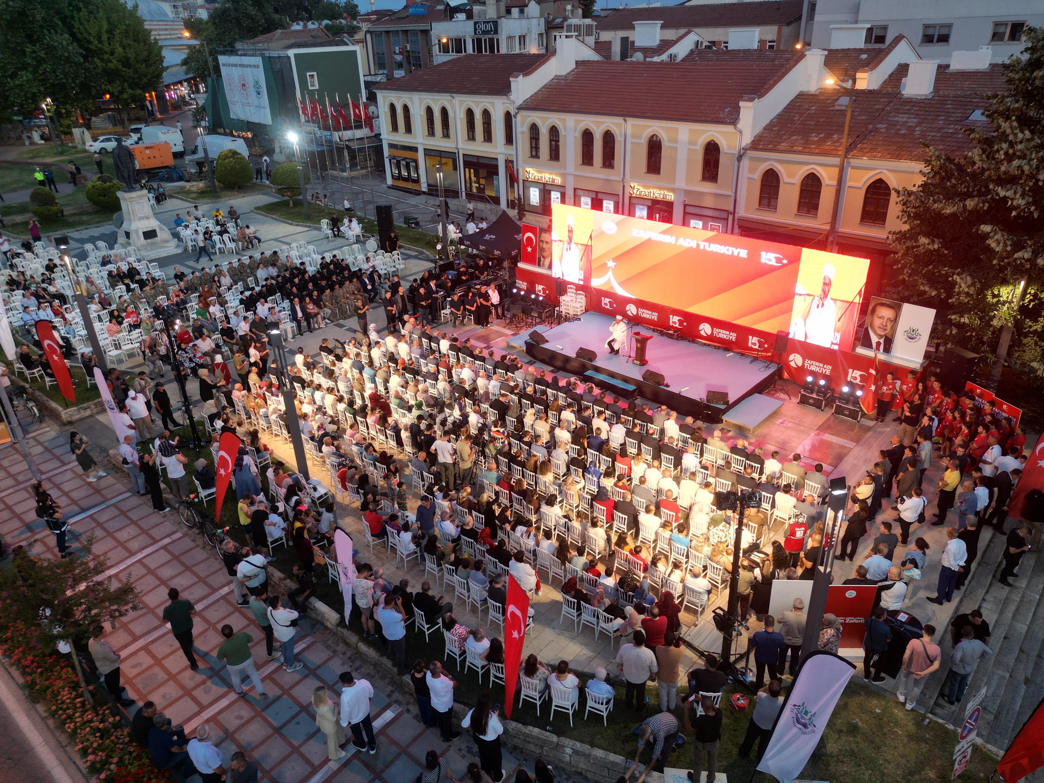 15 Temmuz hain darbe girişimi abir kez daha lanetlendi!
