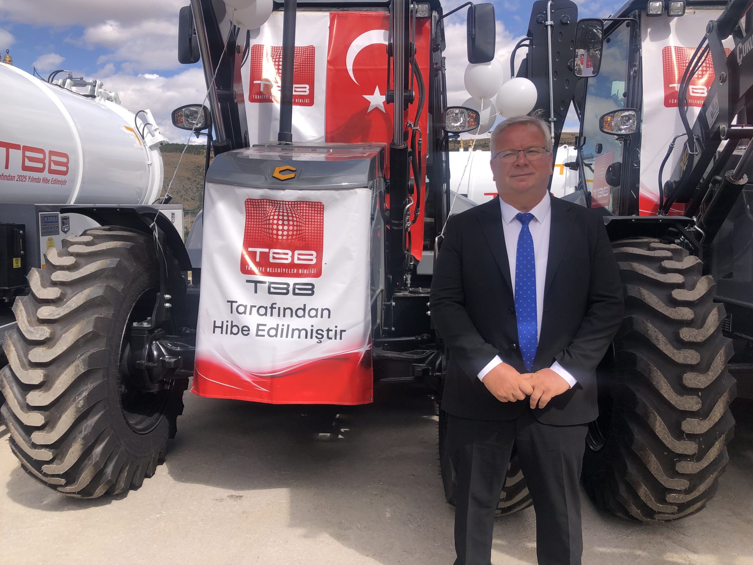 TBB'den Süloğlu Belediyesi'ne hibe kepçe