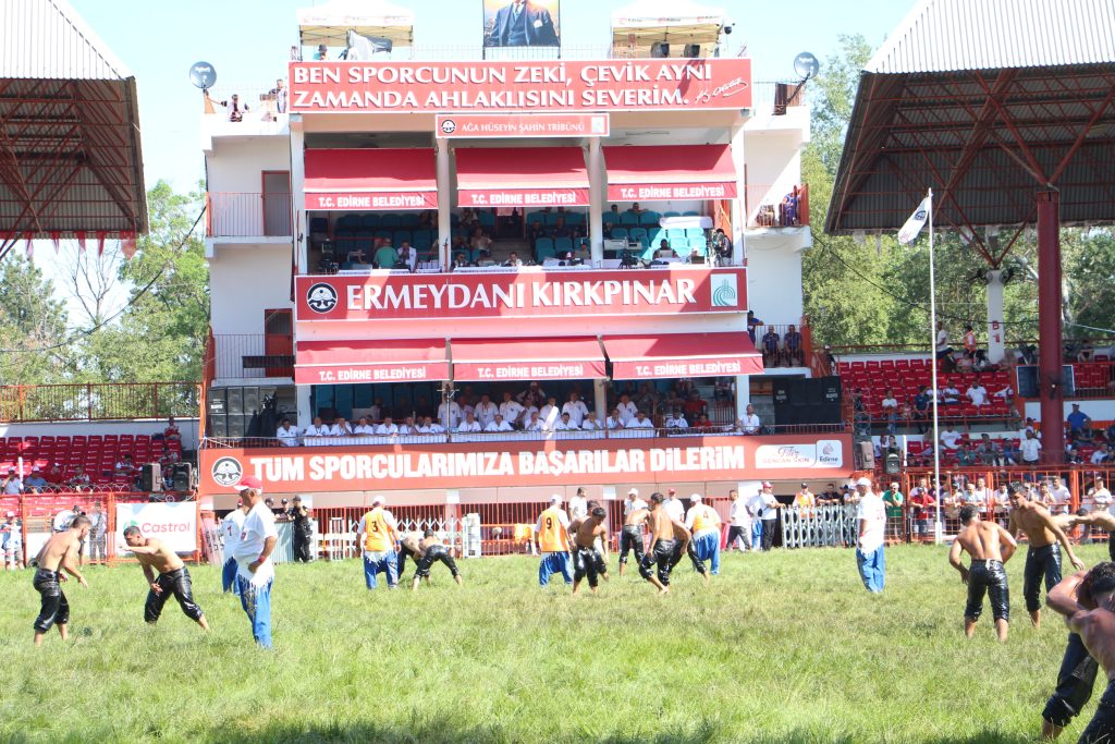 Dualı Çayır’da kıran kırana mücadele devam ediyor