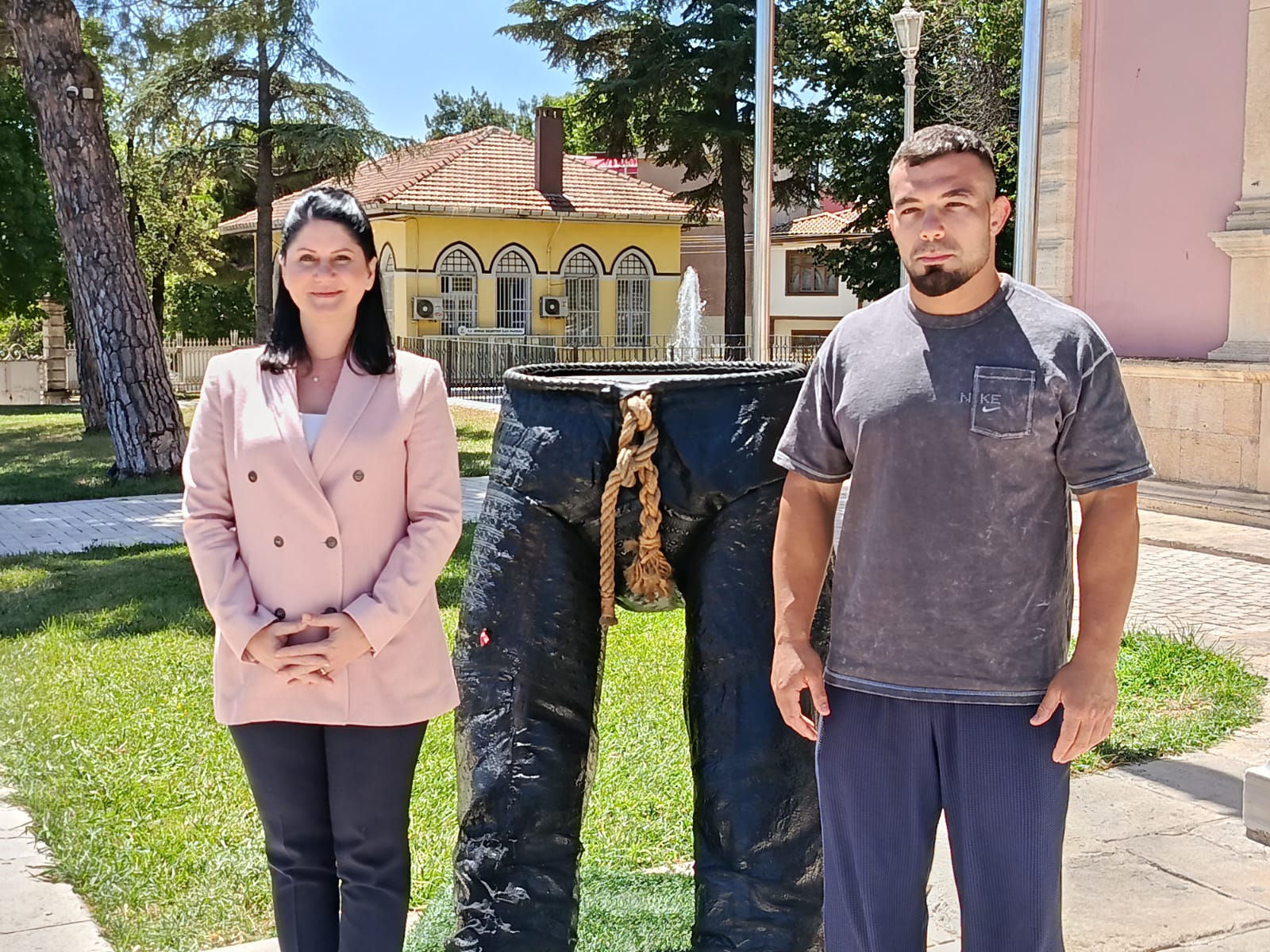 Ebedi kemer adayı Zeybek'ten Gencan Akın'a ziyaret