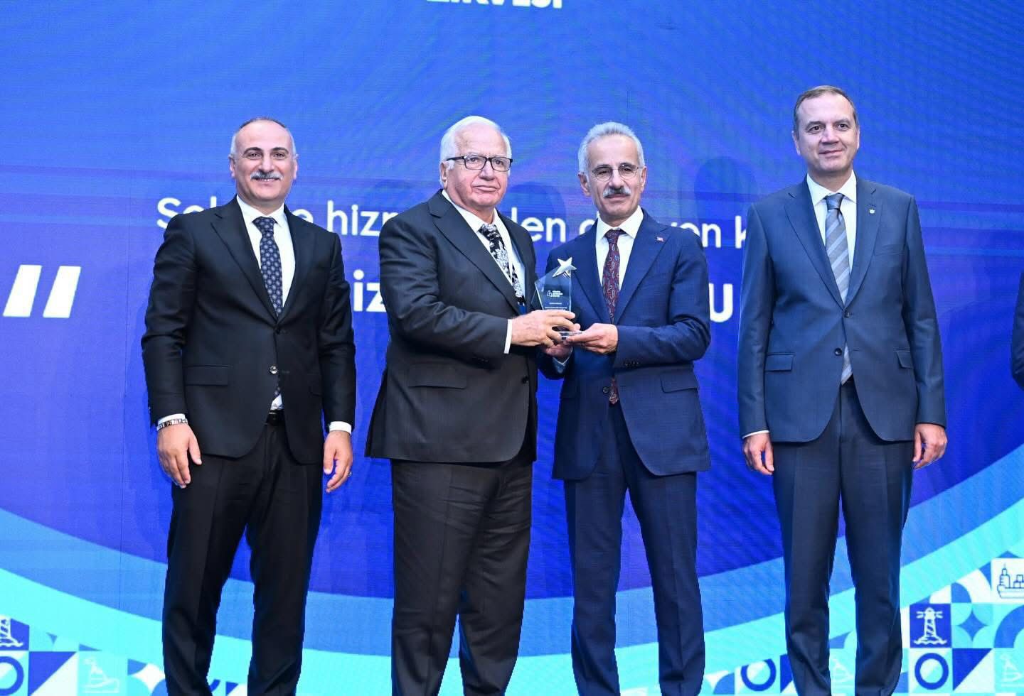 Türkiye Denizcilik Zirvesinde bakanlıktan onur ödülü