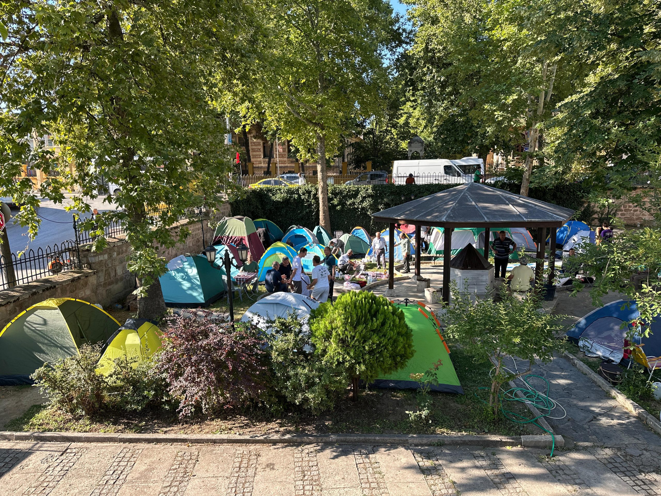 Kırkpınar'a gönül verenler çadırlarda konaklıyor