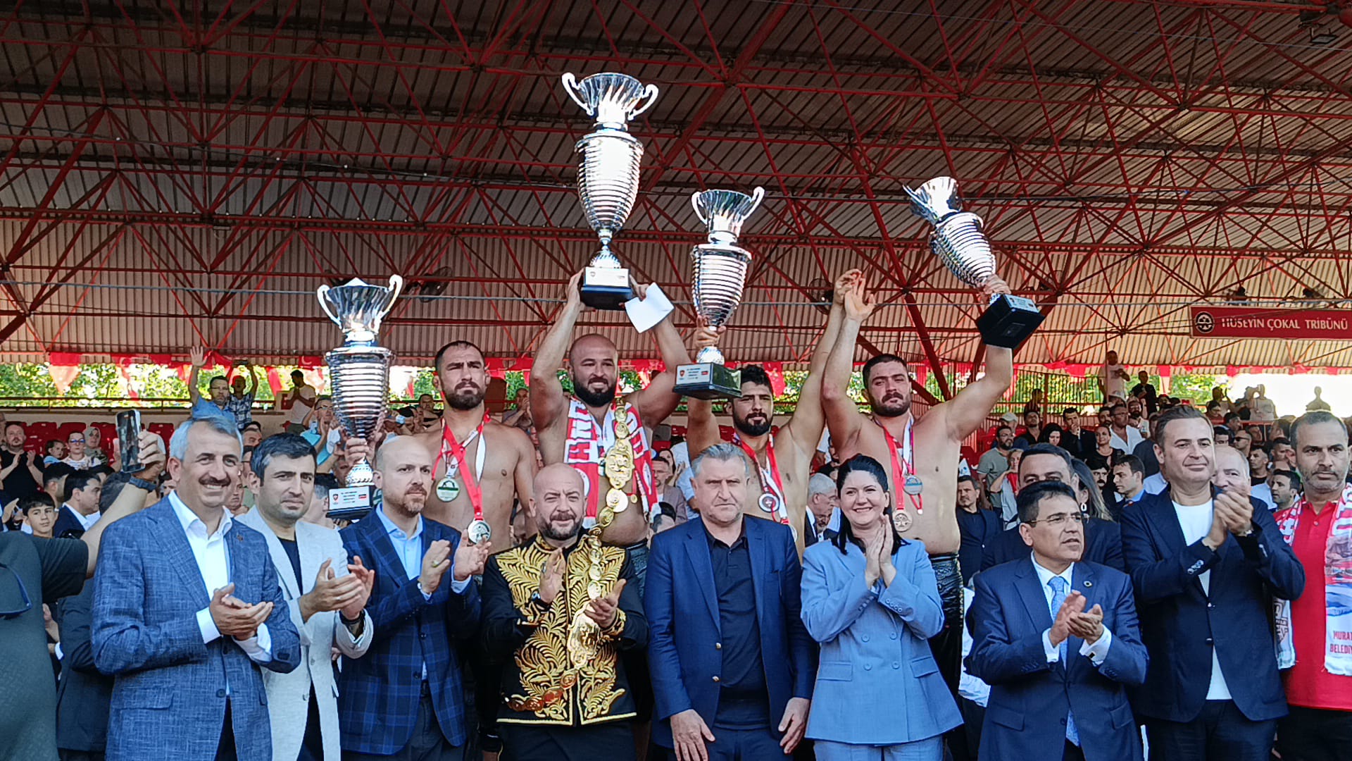 664'üncü efsanede kürsünün sahipleri belli