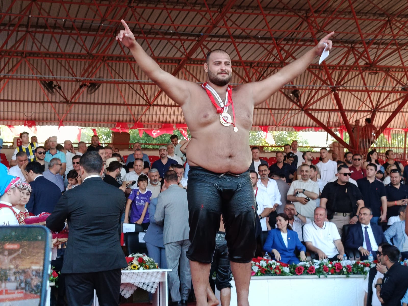 Genç pehlivan Serhat Göçmez sözünü tuttu