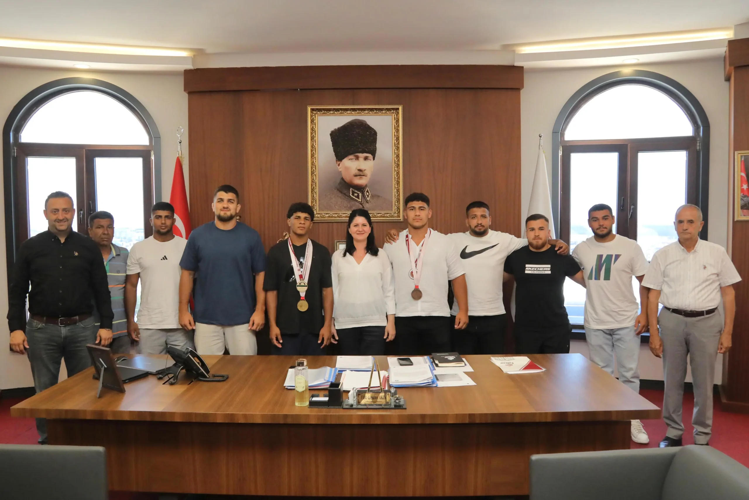 Edirneli pehlivanlardan Gencan Akın'a ziyaret