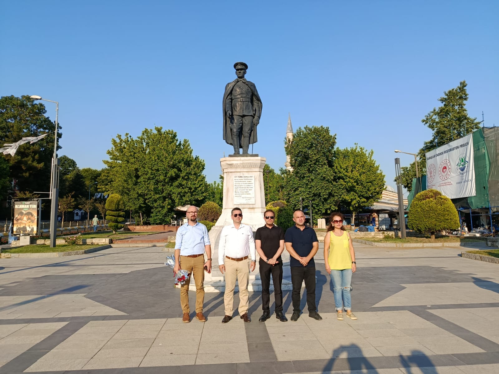 Zafer Partisi, 12 şehit asker için karanfil bıraktı