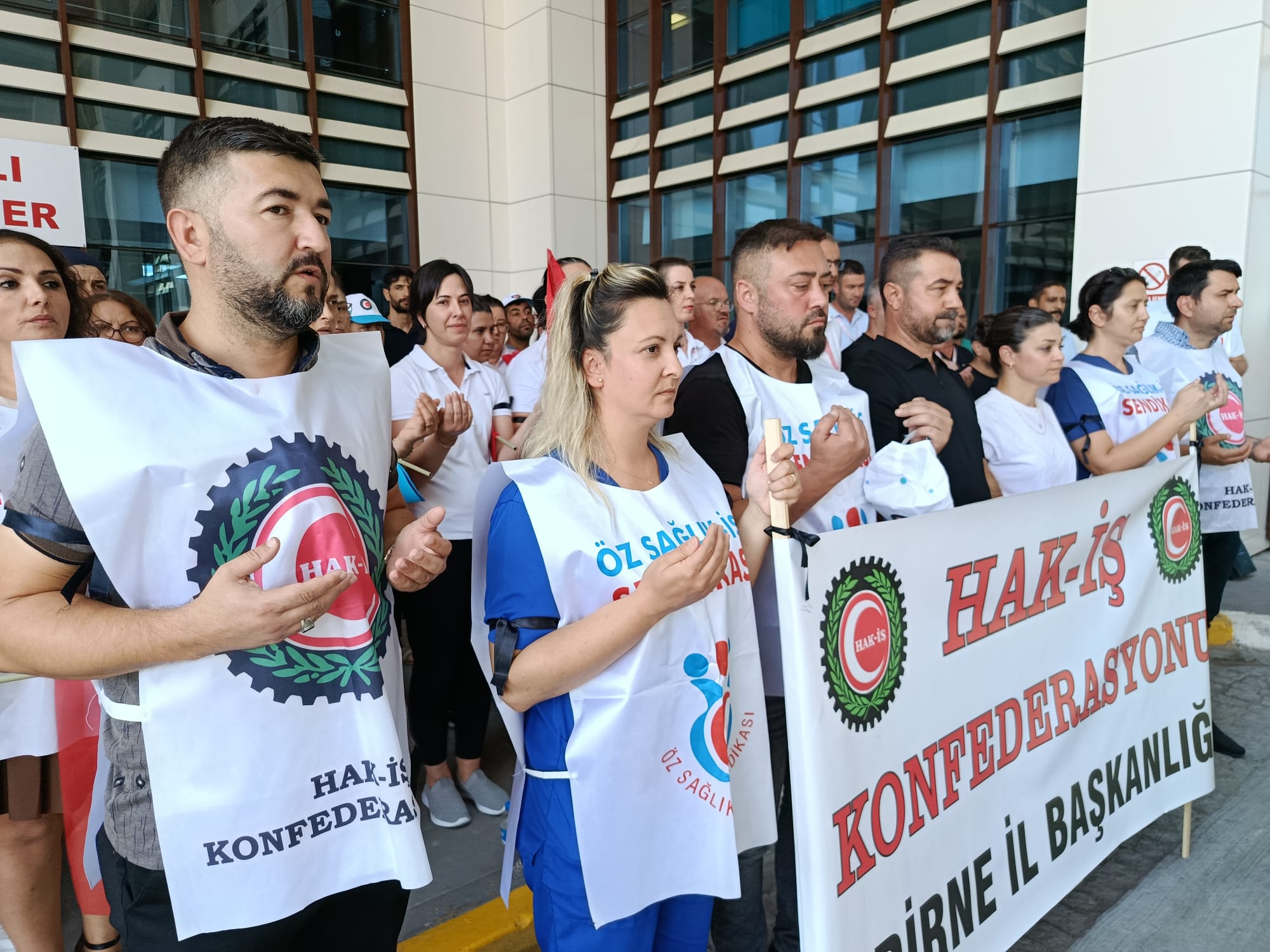 Eylem yerini anma törenine bıraktı