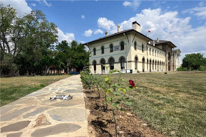 ‘Toplanan ücretlerle yerleşkeye bakım yapıldı’
