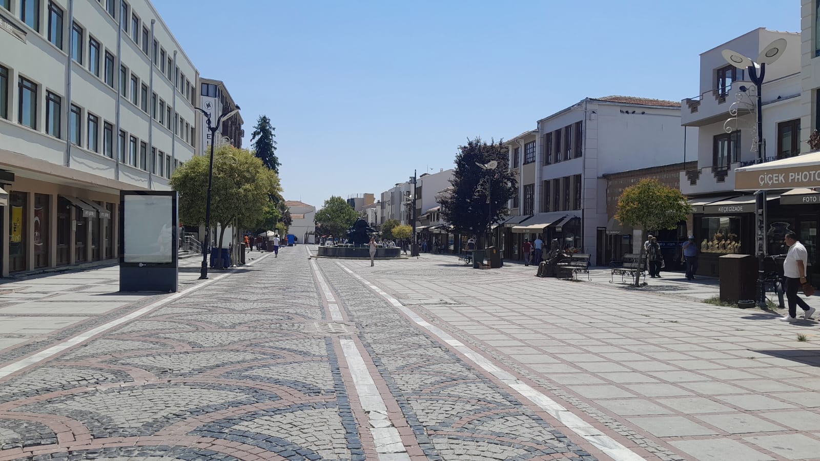 Saraçlar’a sıcak hava molası!