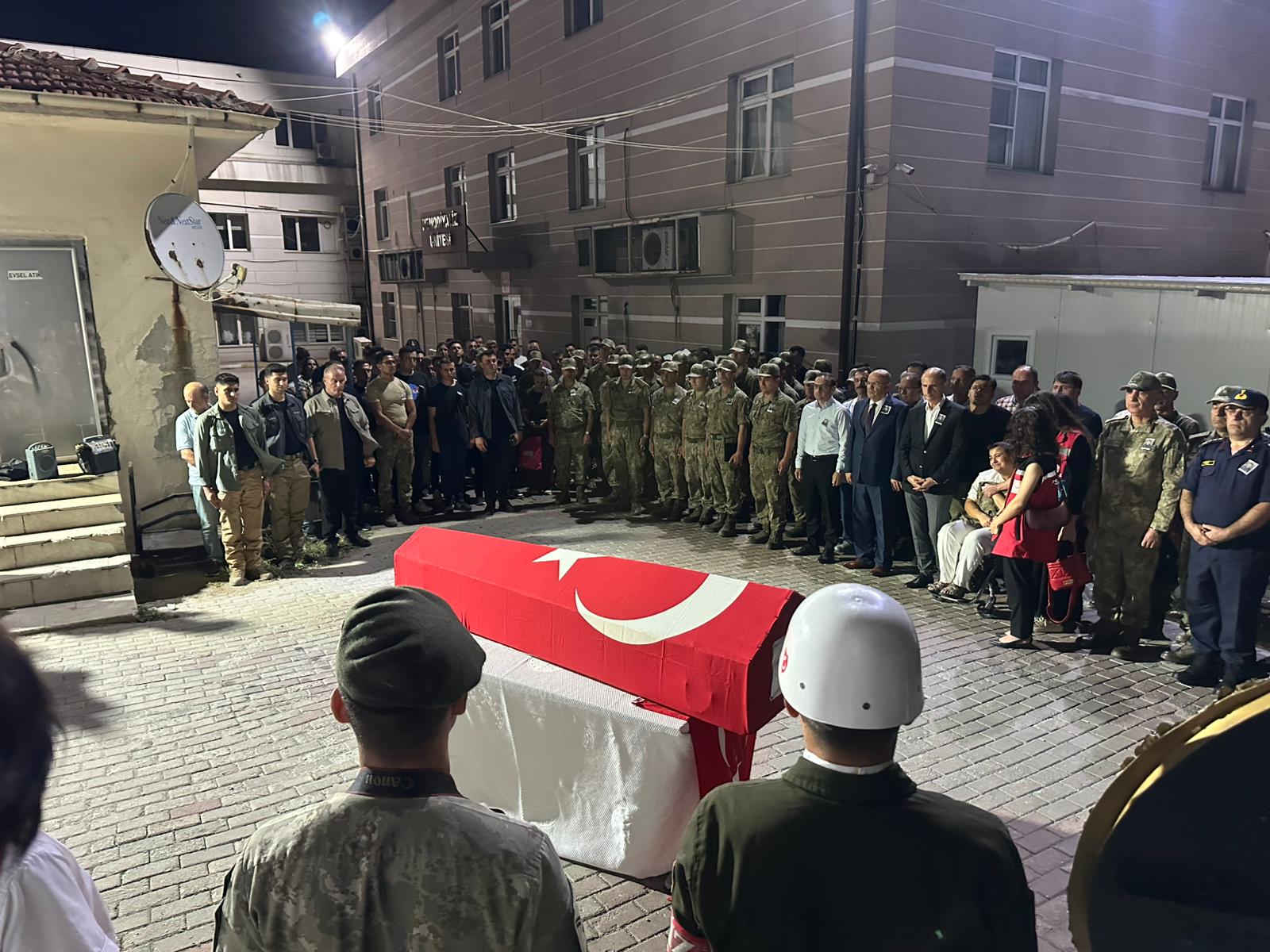 Uzunköprü'de şehit düşen Mehmetçik dualarla uğurlandı