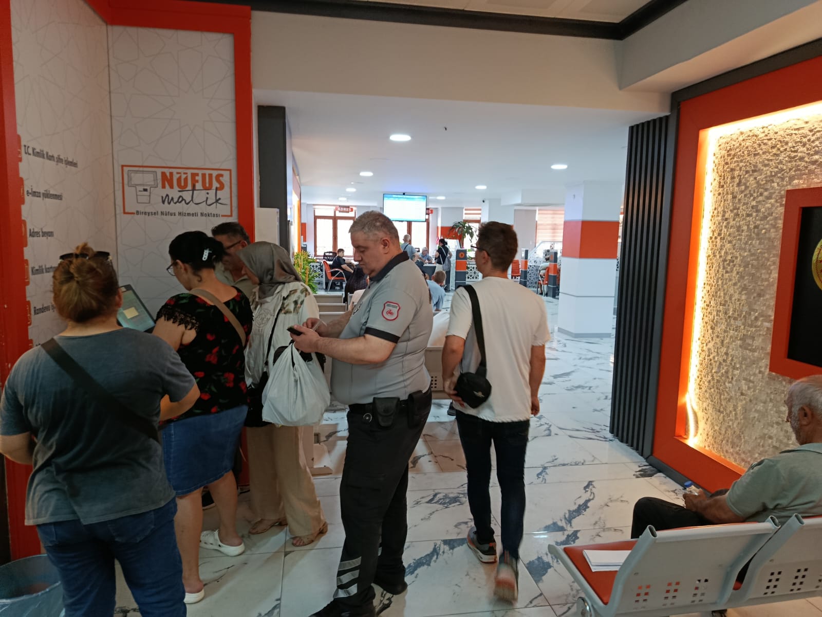 Edirne Nüfus Müdürlüğü'nde 'ehliyet' yoğunluğu